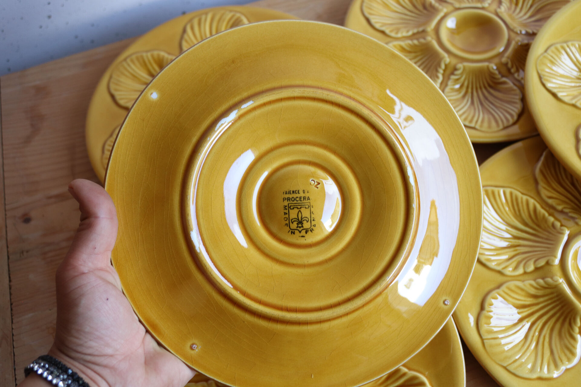 Set of 8 Proceram oyster plates