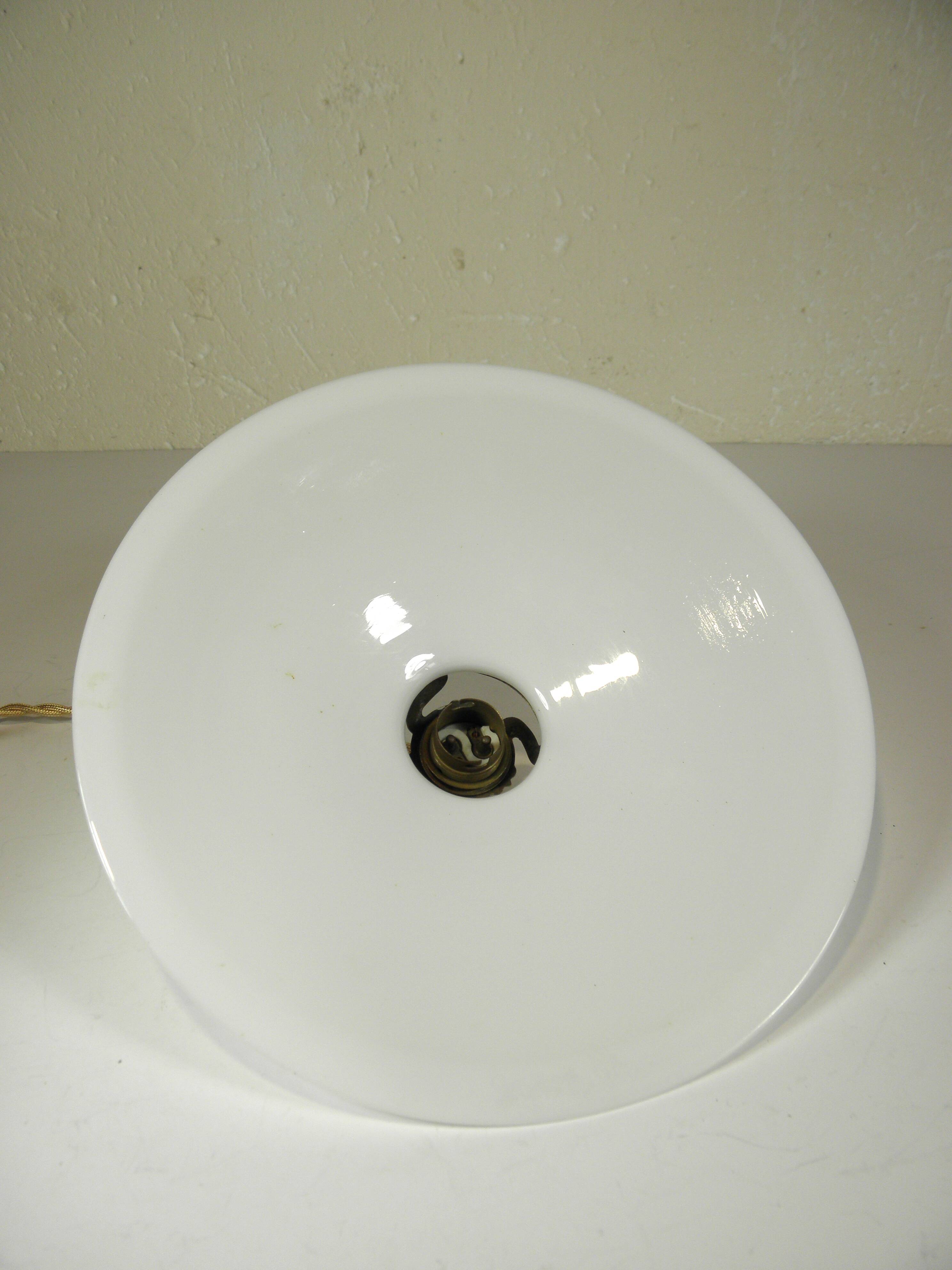 "Rise and fall" pendant light in opaline and porcelain