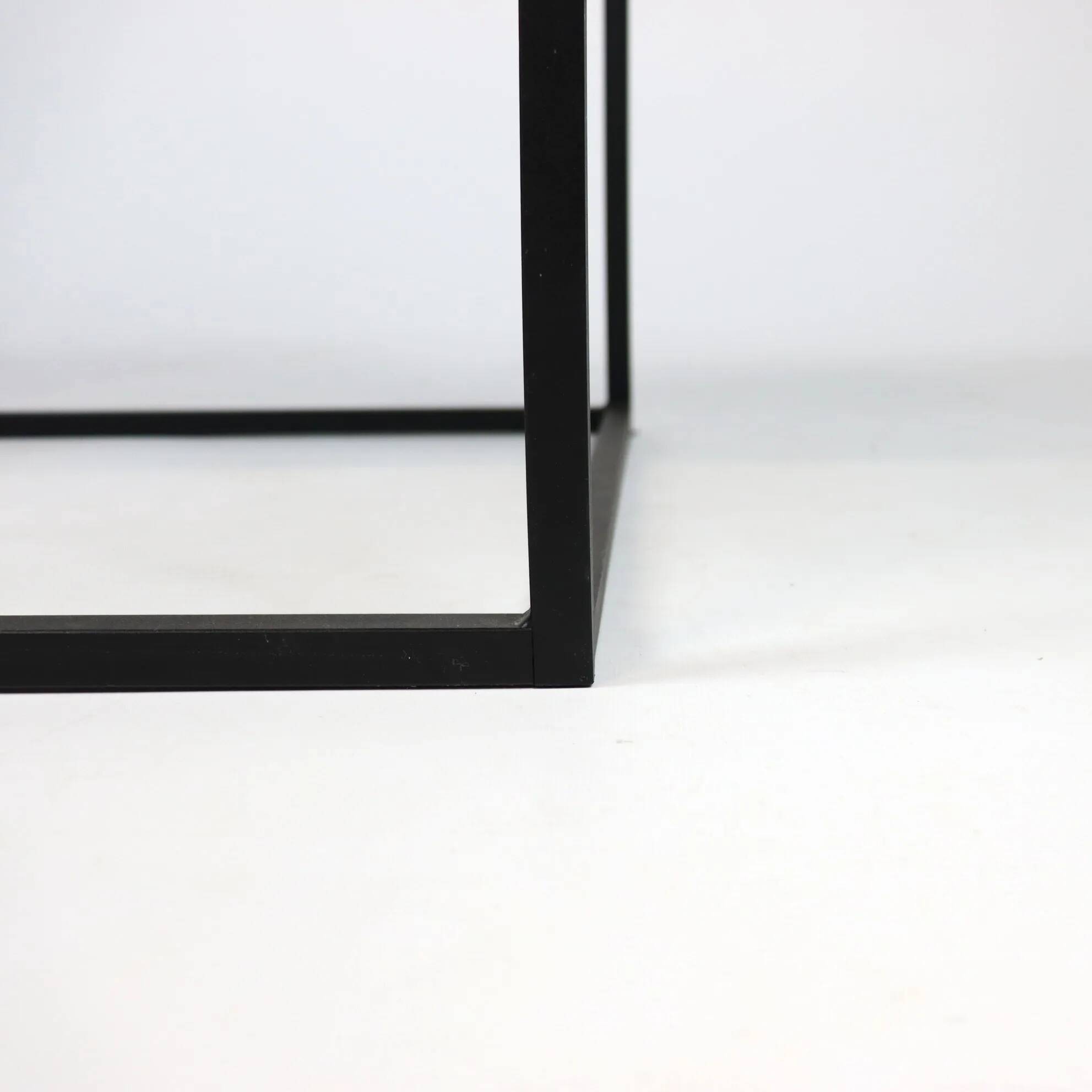Table basse en pierre et métal