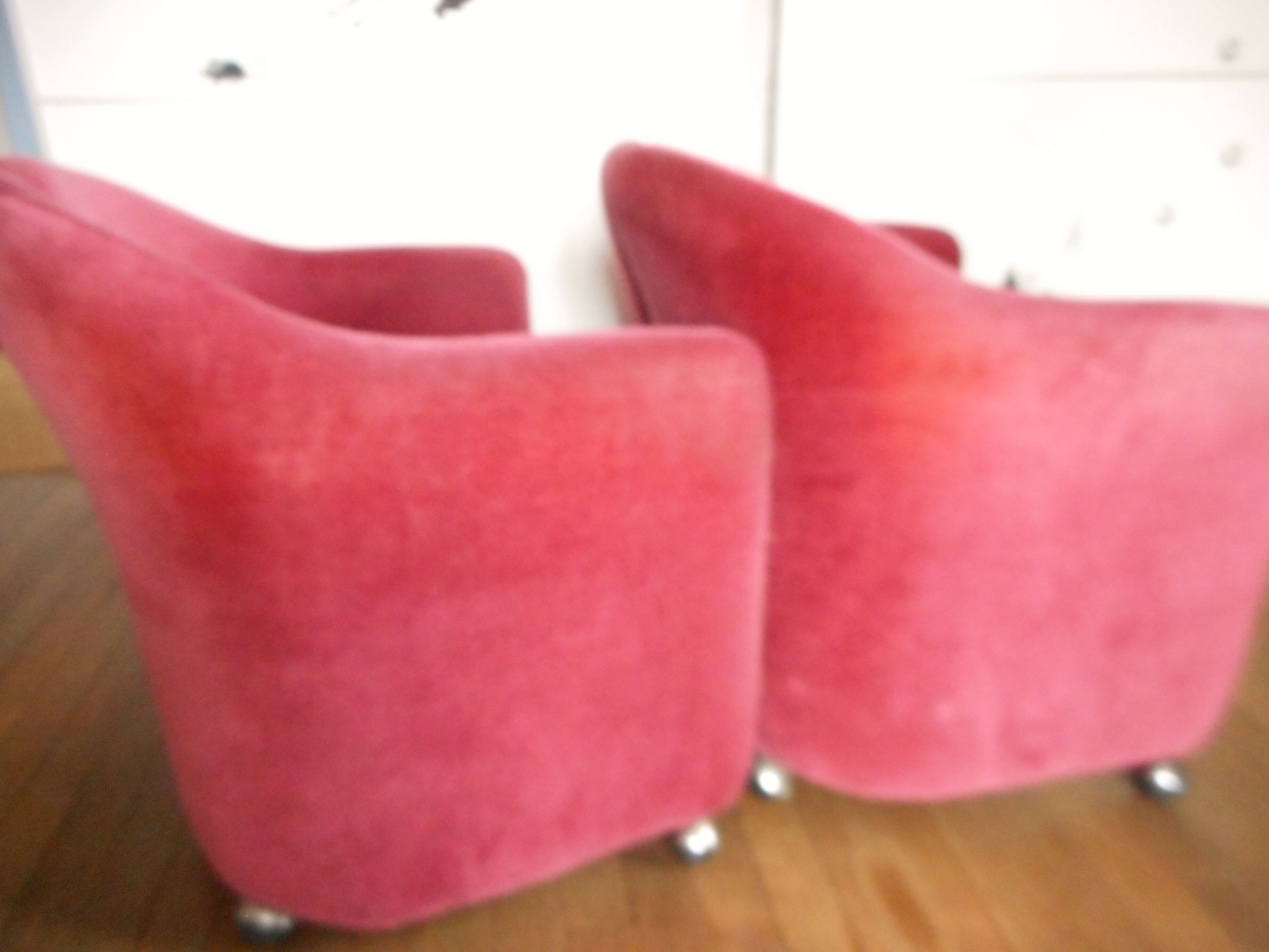 Paire de fauteuils PS142, Eugenio Gerli, 1960s, velours framboise