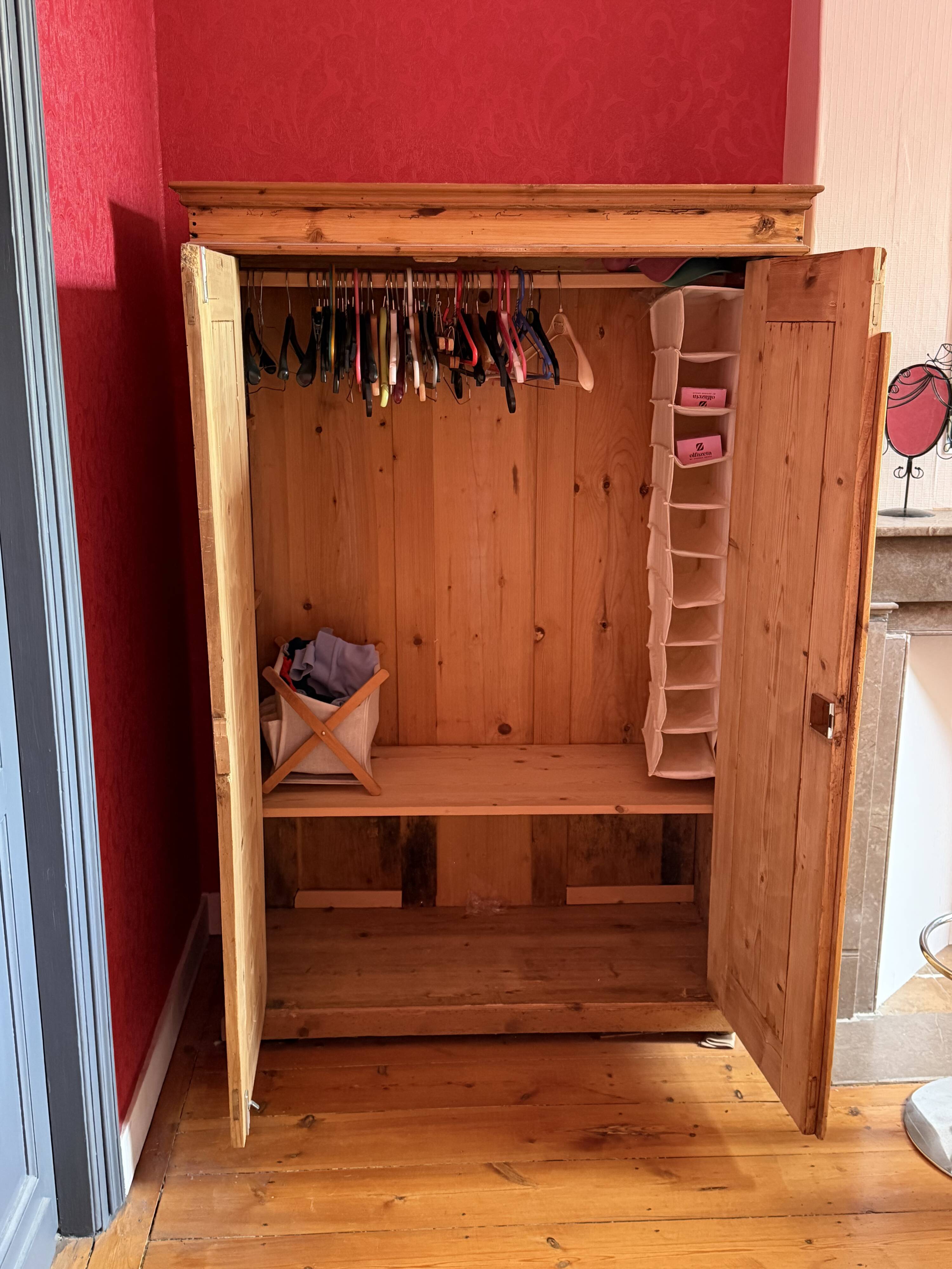 Armoire 2 portes en pin massif, XIXe siècle