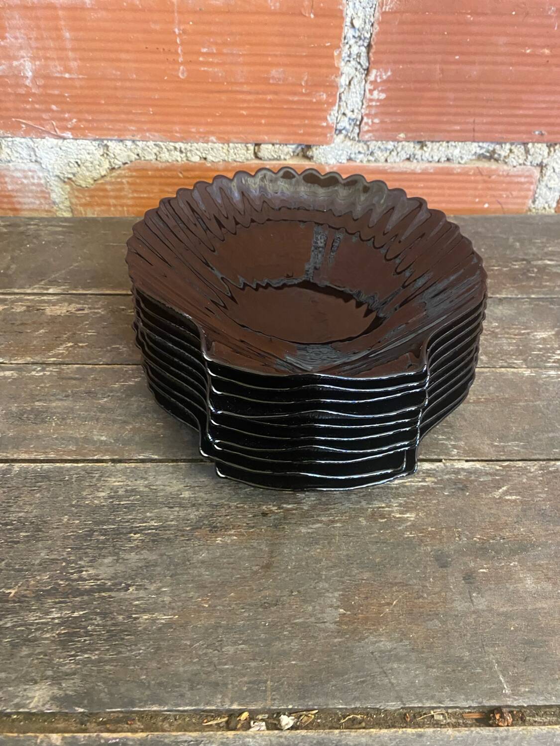 Set of 10 ARCOROC Shell-Shaped Plates Black Opaline 1970s