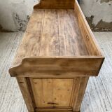 Trading counter central island pine