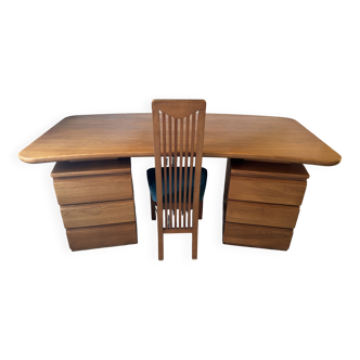 Desk design in solid elm