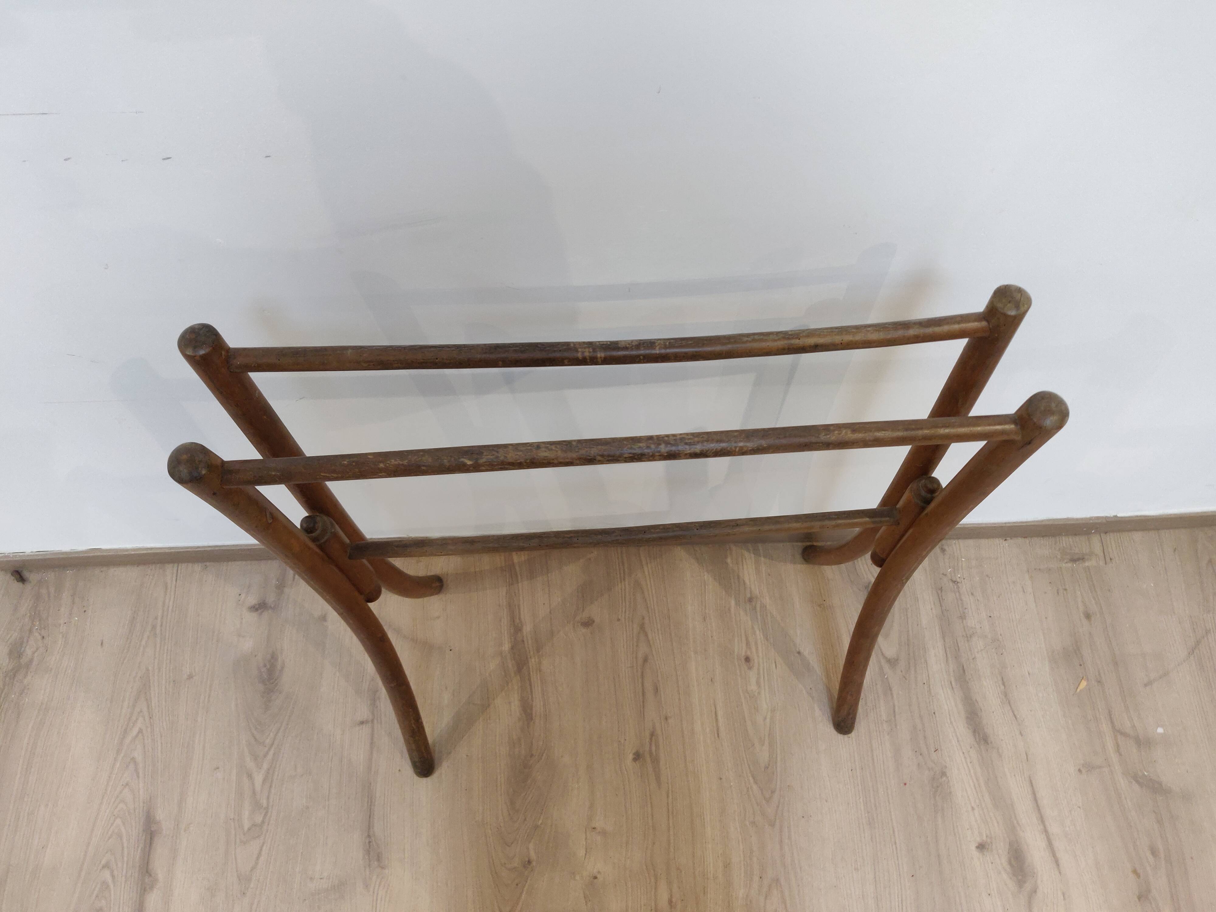 Porte serviette en bois sculpté époque Art Nouveau