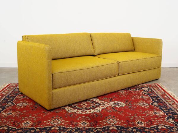 Canapé jaune, design scandinave, années 00