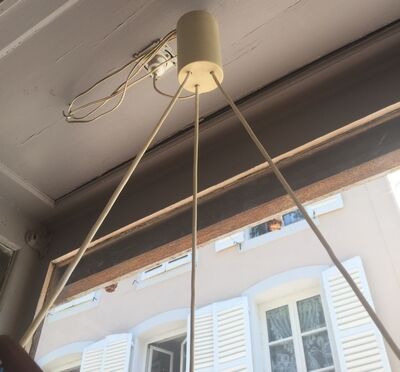 Lustre boomerang scandinave en teck  3 globes en opaline