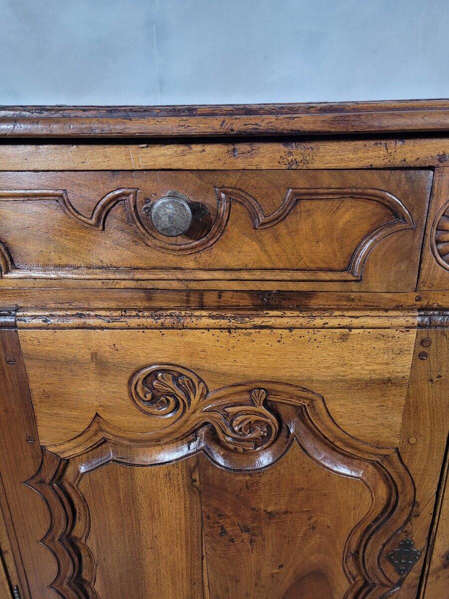 Low walnut buffet from the 18th century.