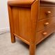Ancienne commode 3 tiroirs en orme massif design années 70 brutaliste
