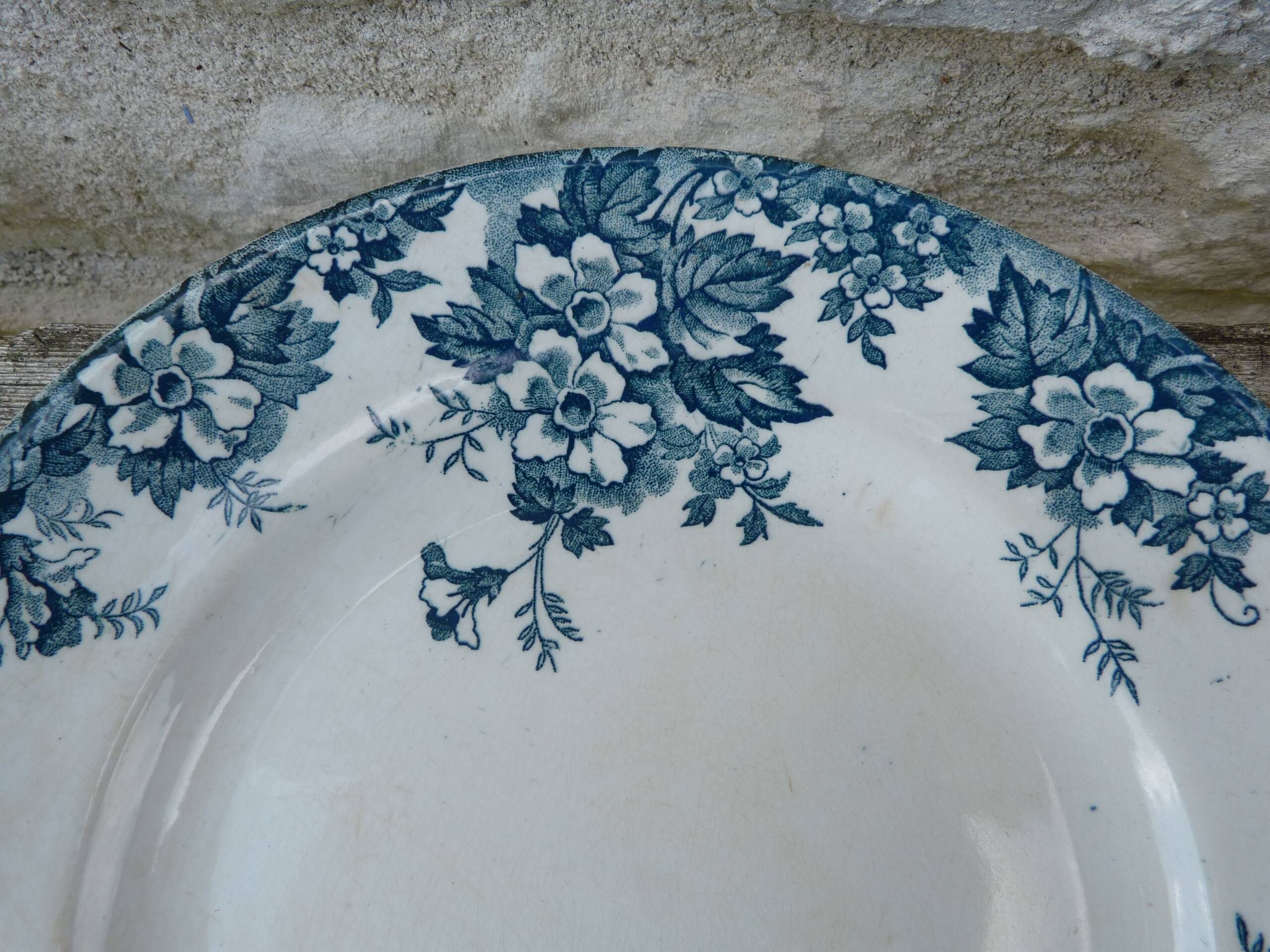 Set of 4 Saint Amand Hamage Marie Louise service plates with b motifs
