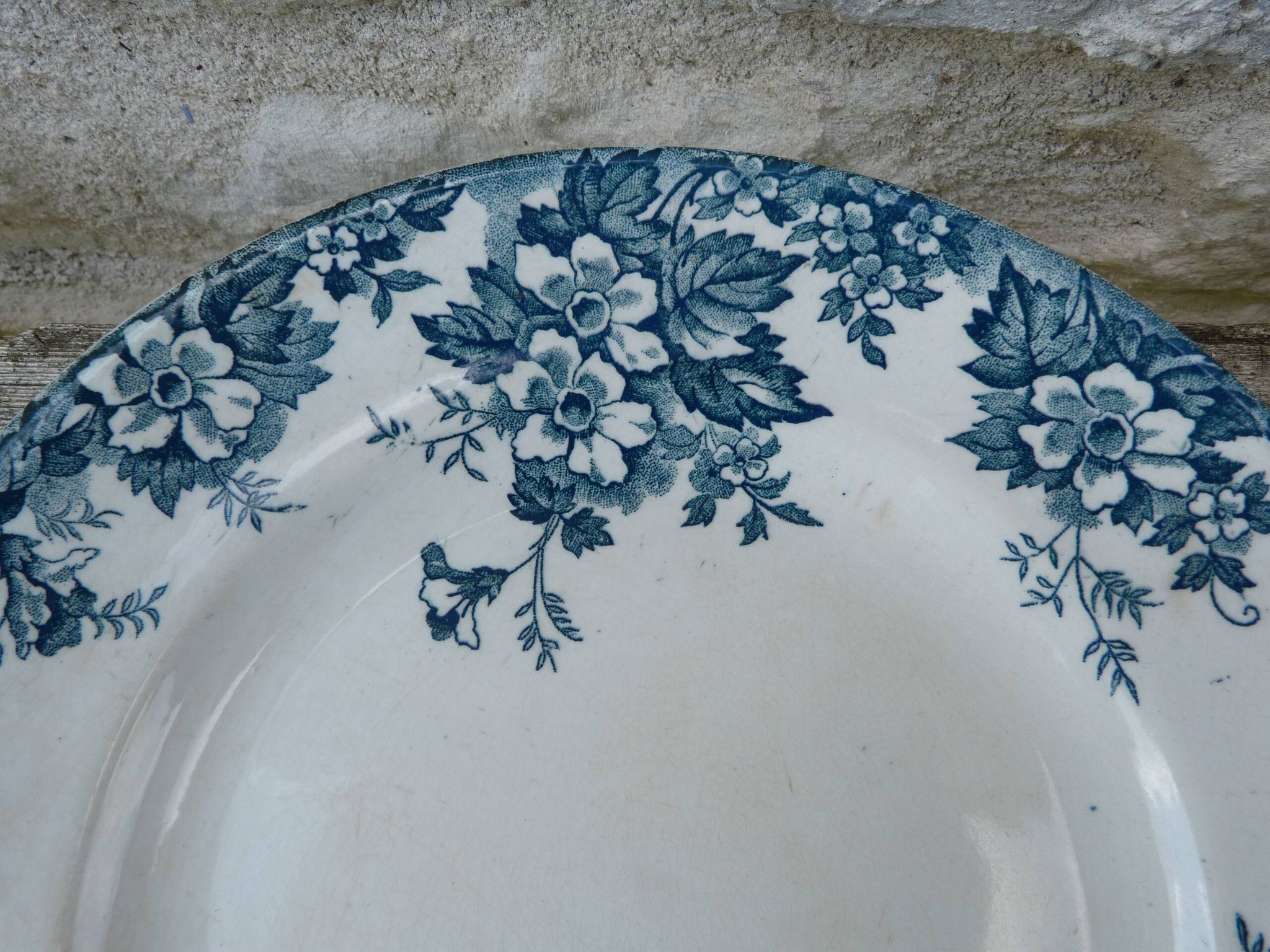 Set of 4 Saint Amand Hamage Marie Louise service plates with b motifs