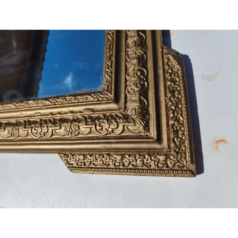 Miroir en bois et stuc doré