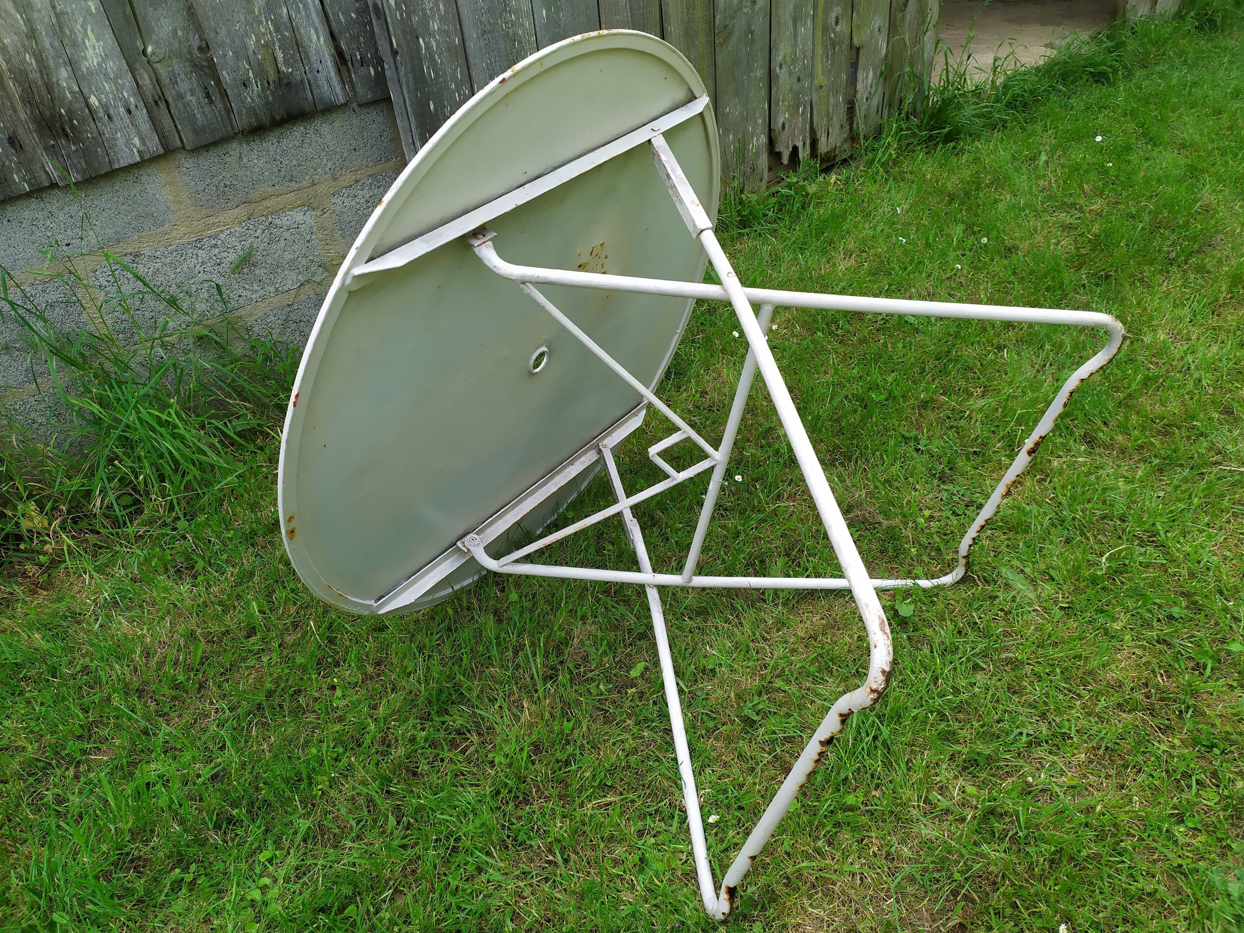 Iron garden table