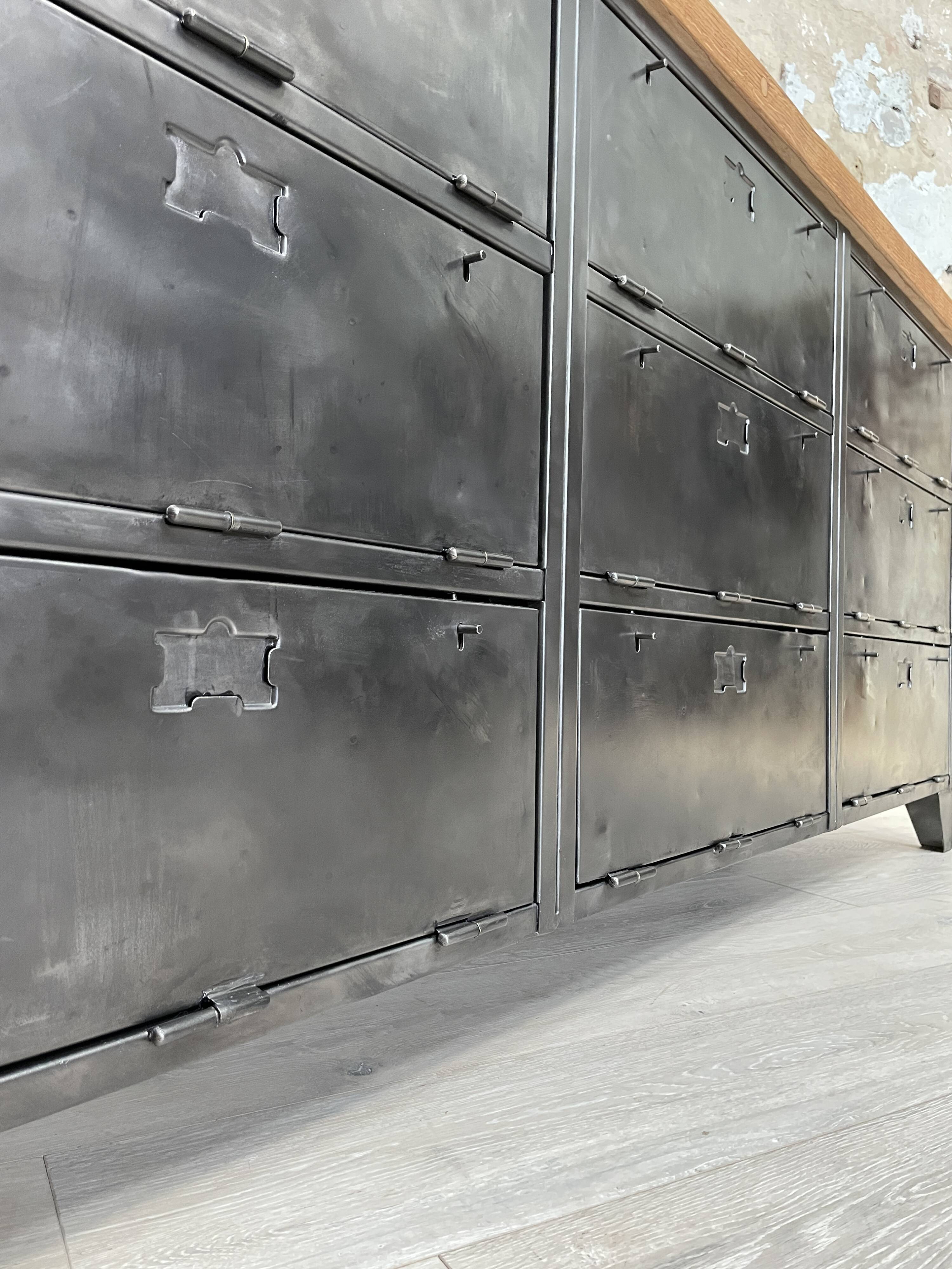 Industrial row in metal and oak.