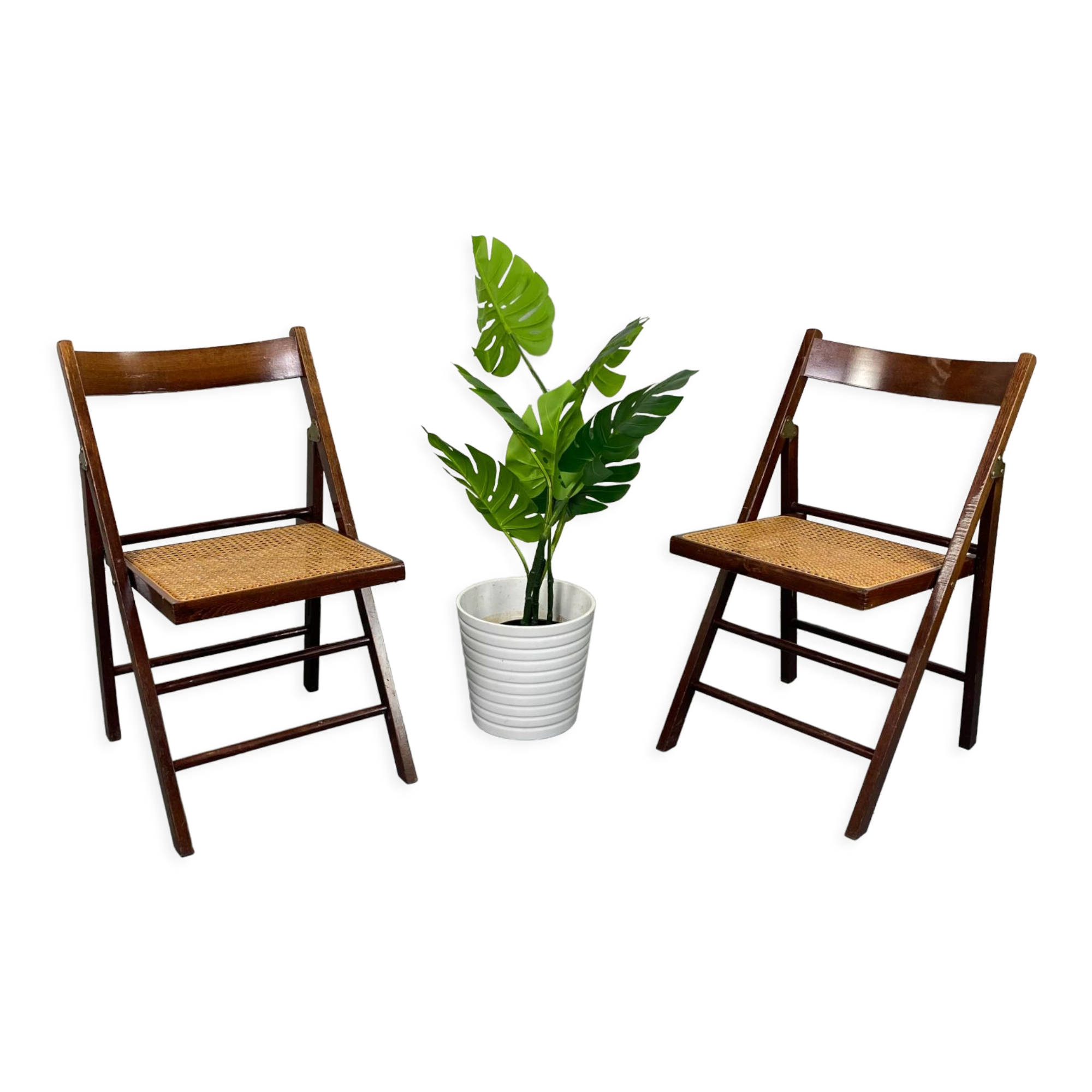 Lot folding chairs in canning