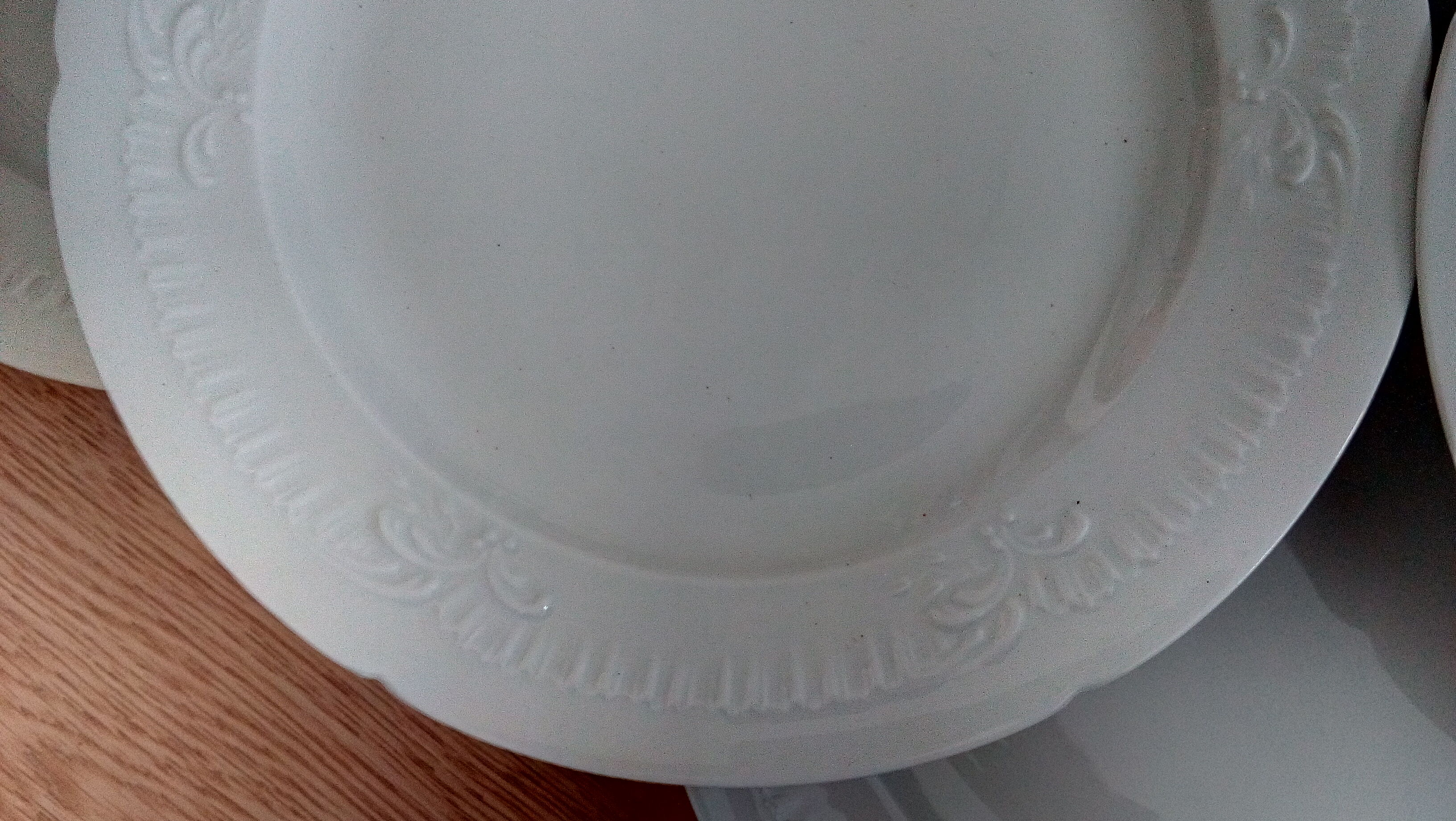 Set de 8 assiettes plates en porcelaine blance de Limoges