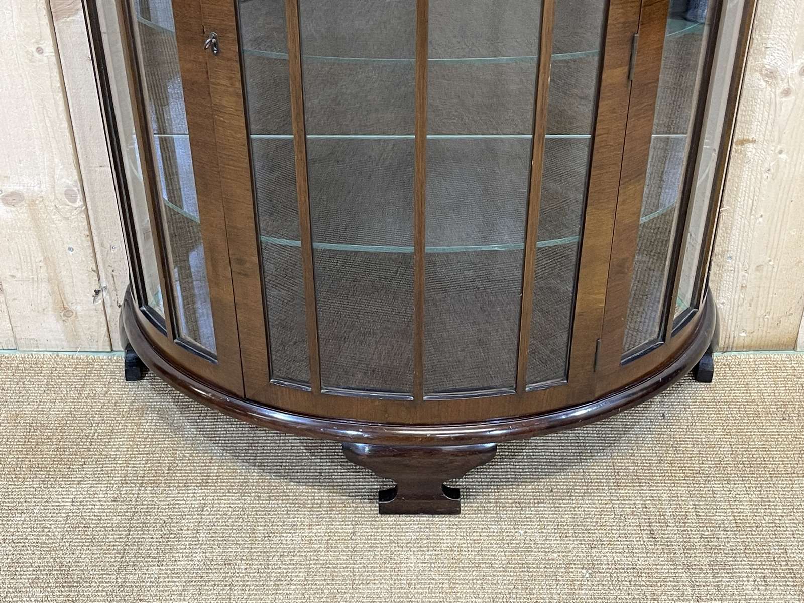 English mahogany showcase from the 1930s