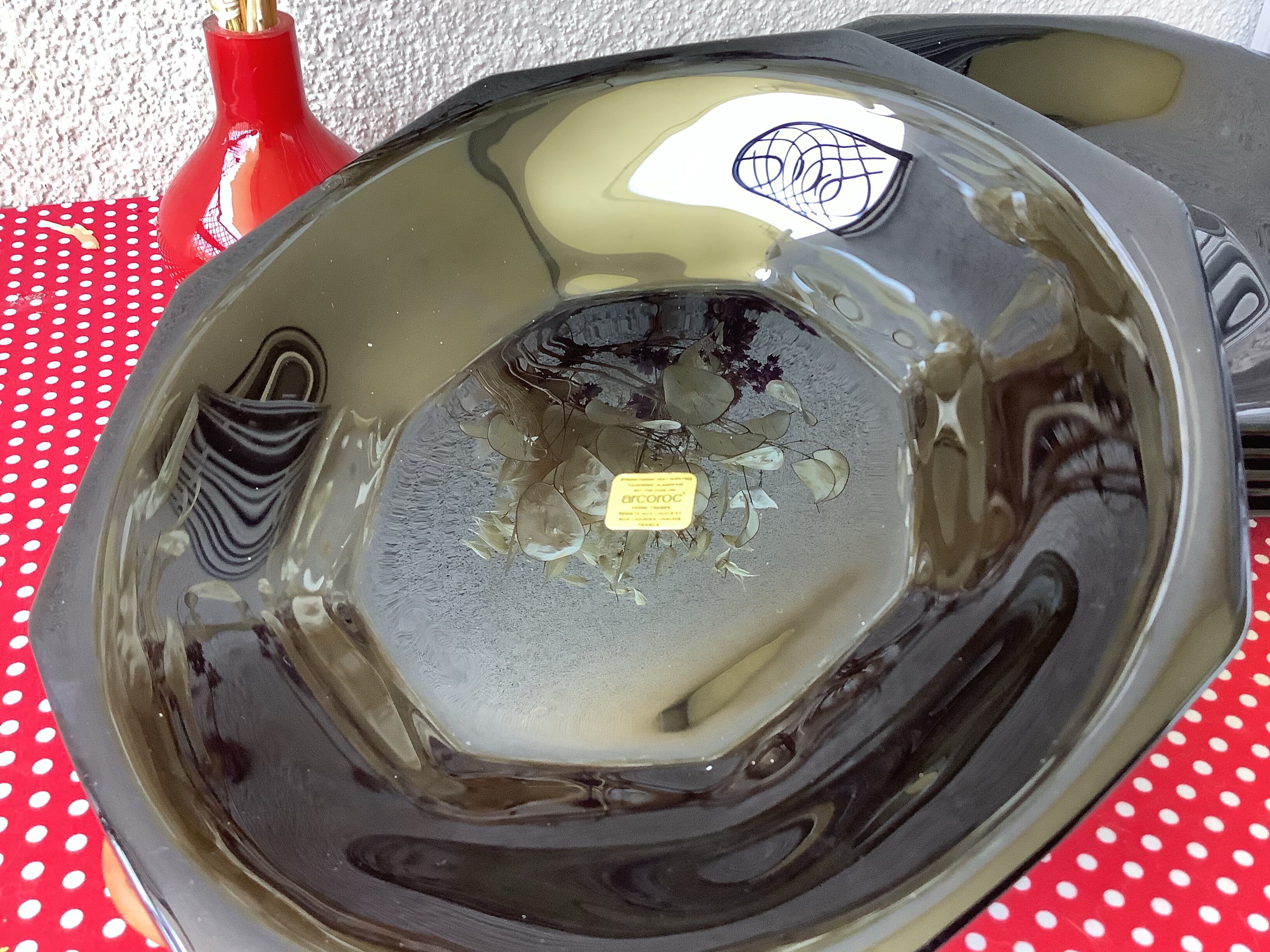 Art Deco-style black Arcoroc octime plates