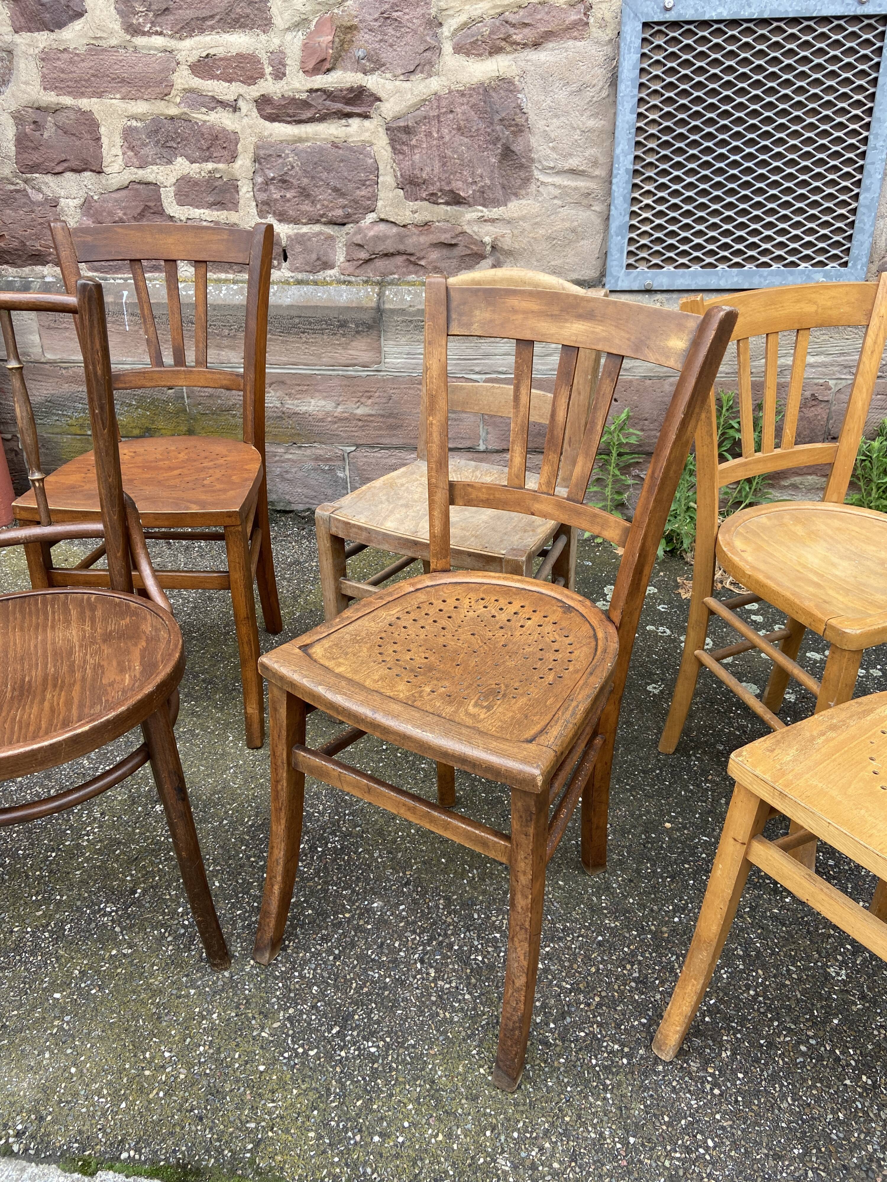 Lot de 10 chaises bistrot dépareillé vintage