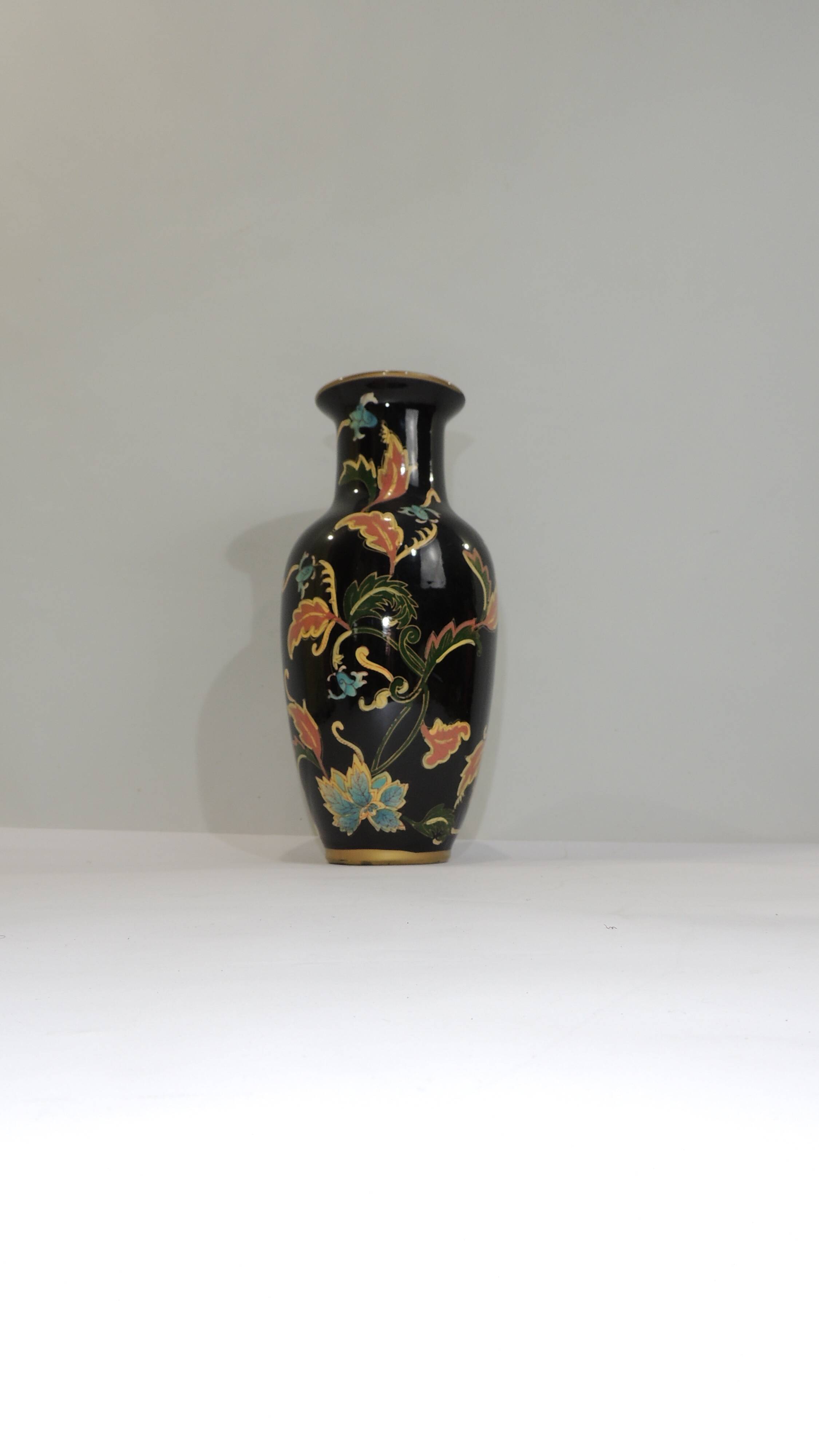 Old Large black vase decorated with leaves /vintage/ XXsiecle/potiche