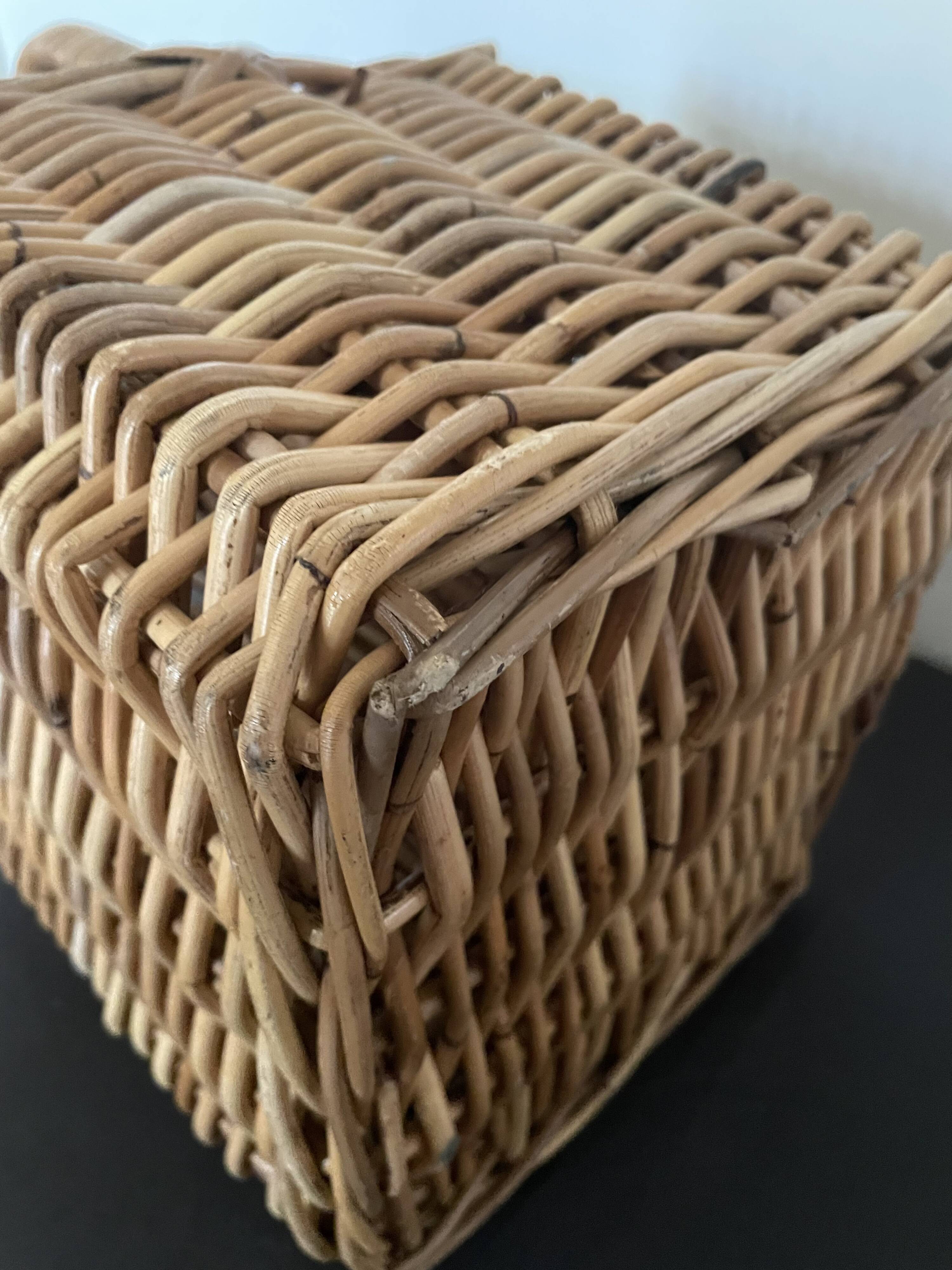 Bottle storage basket