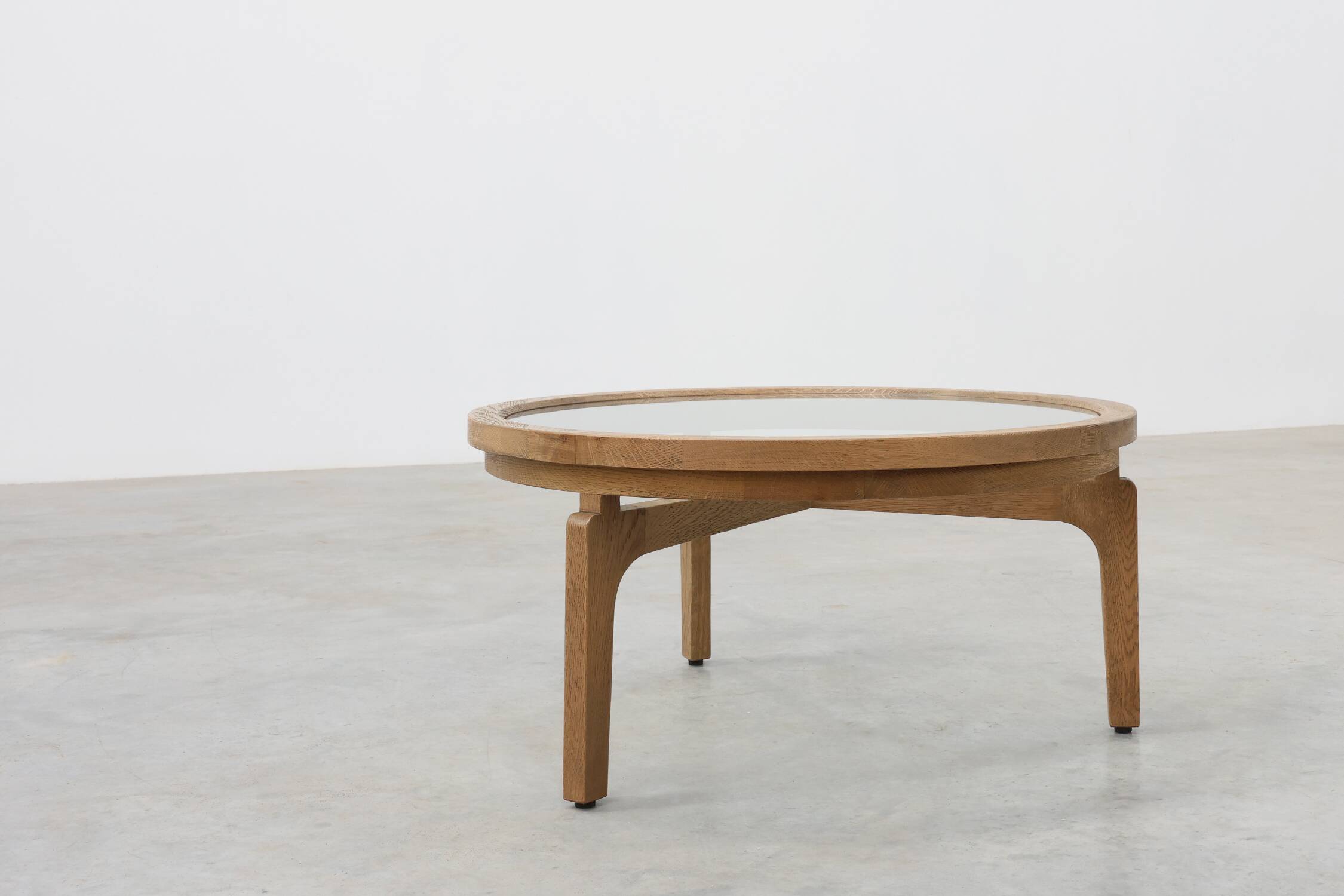 Table basse en bois de cèdre et verre, Italie fin du 20e siècle