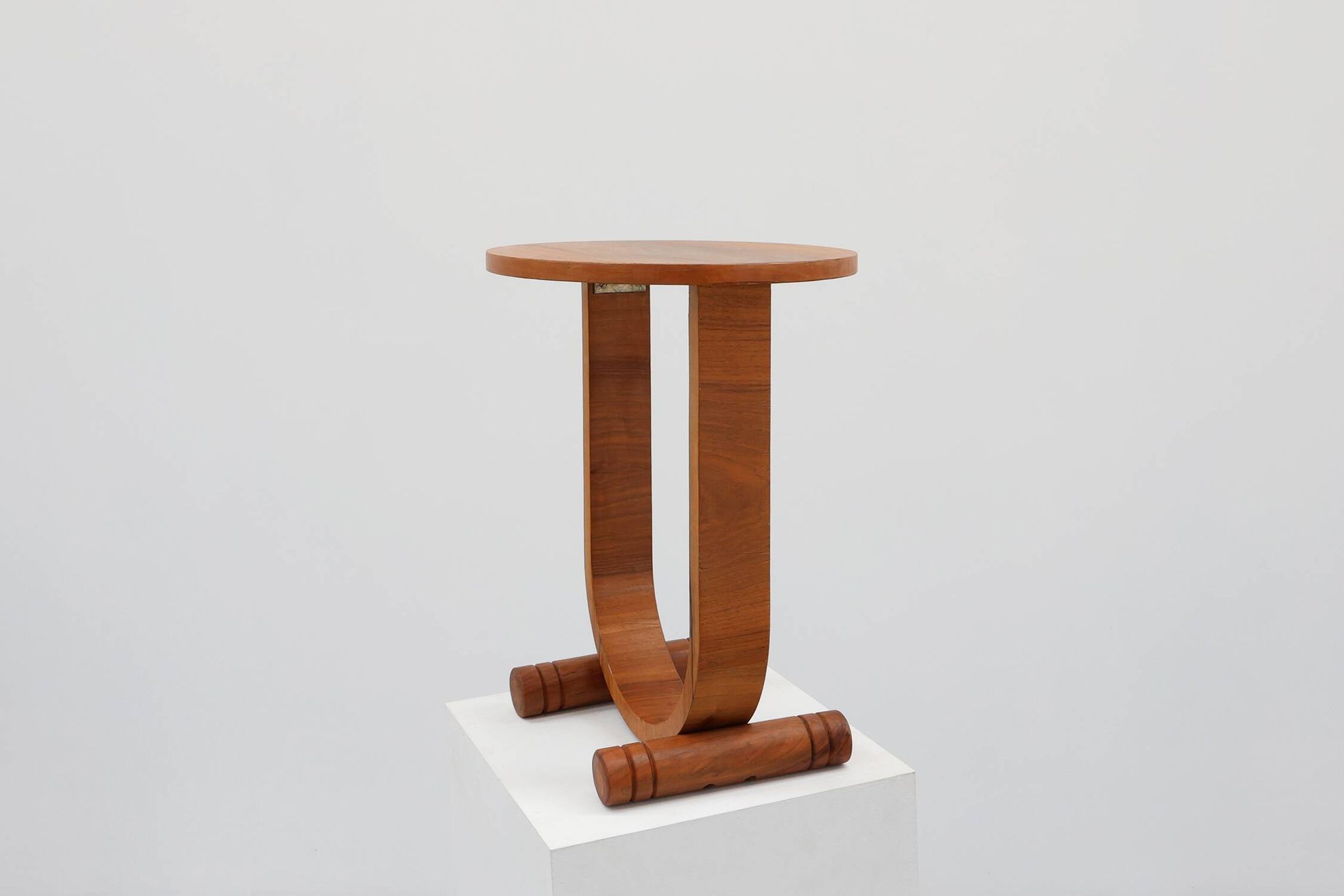 Art deco oak wooden round side table with bended leg, France 1920s