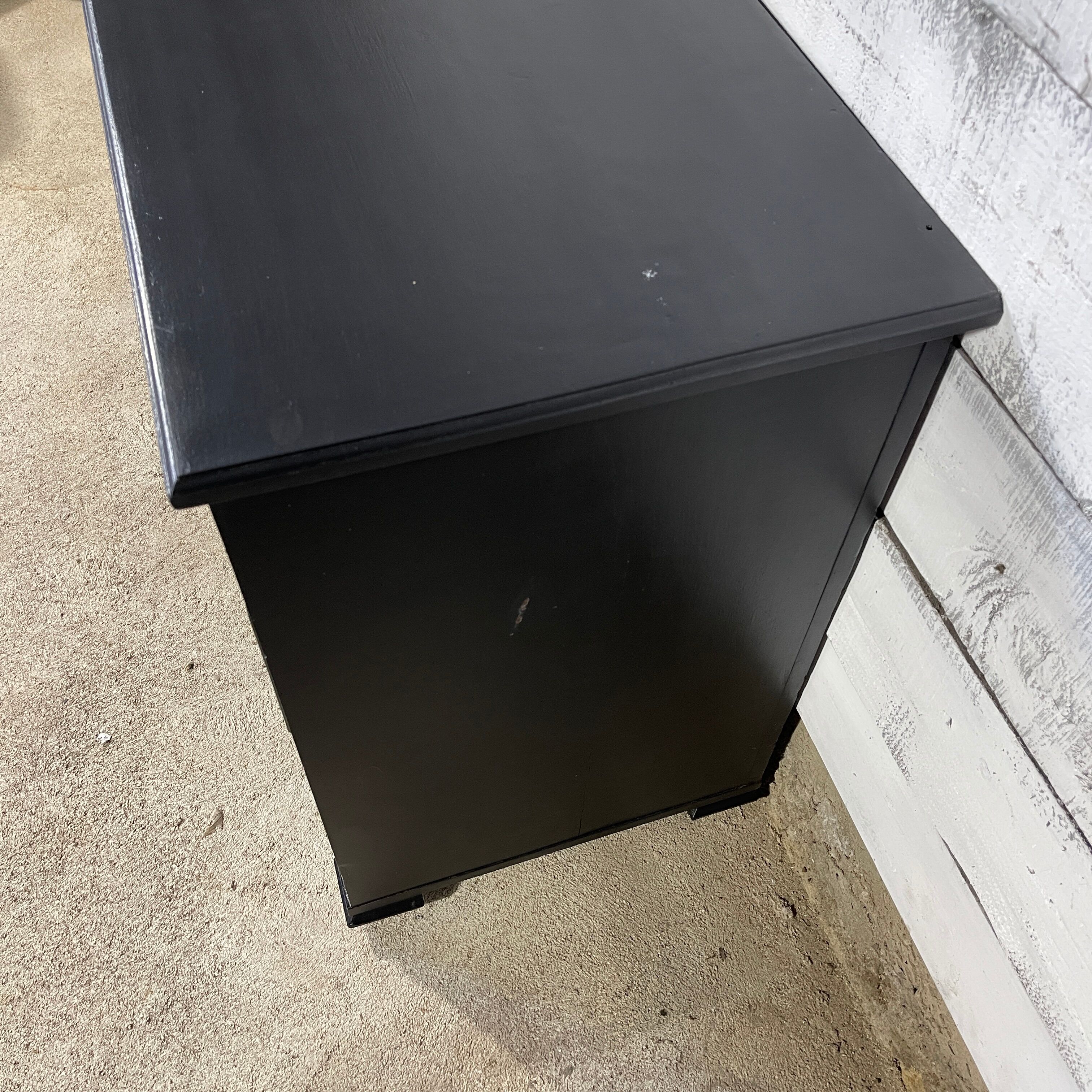 Commode noire