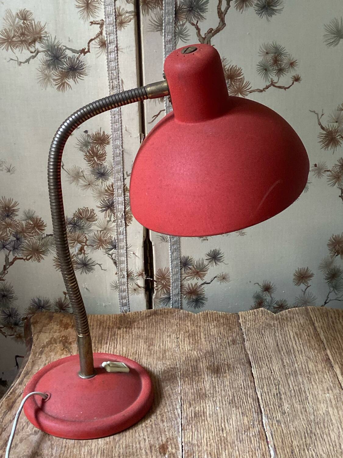 Lampe de bureau articulée vintage en métal rouge