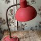 Lampe de bureau articulée vintage en métal rouge