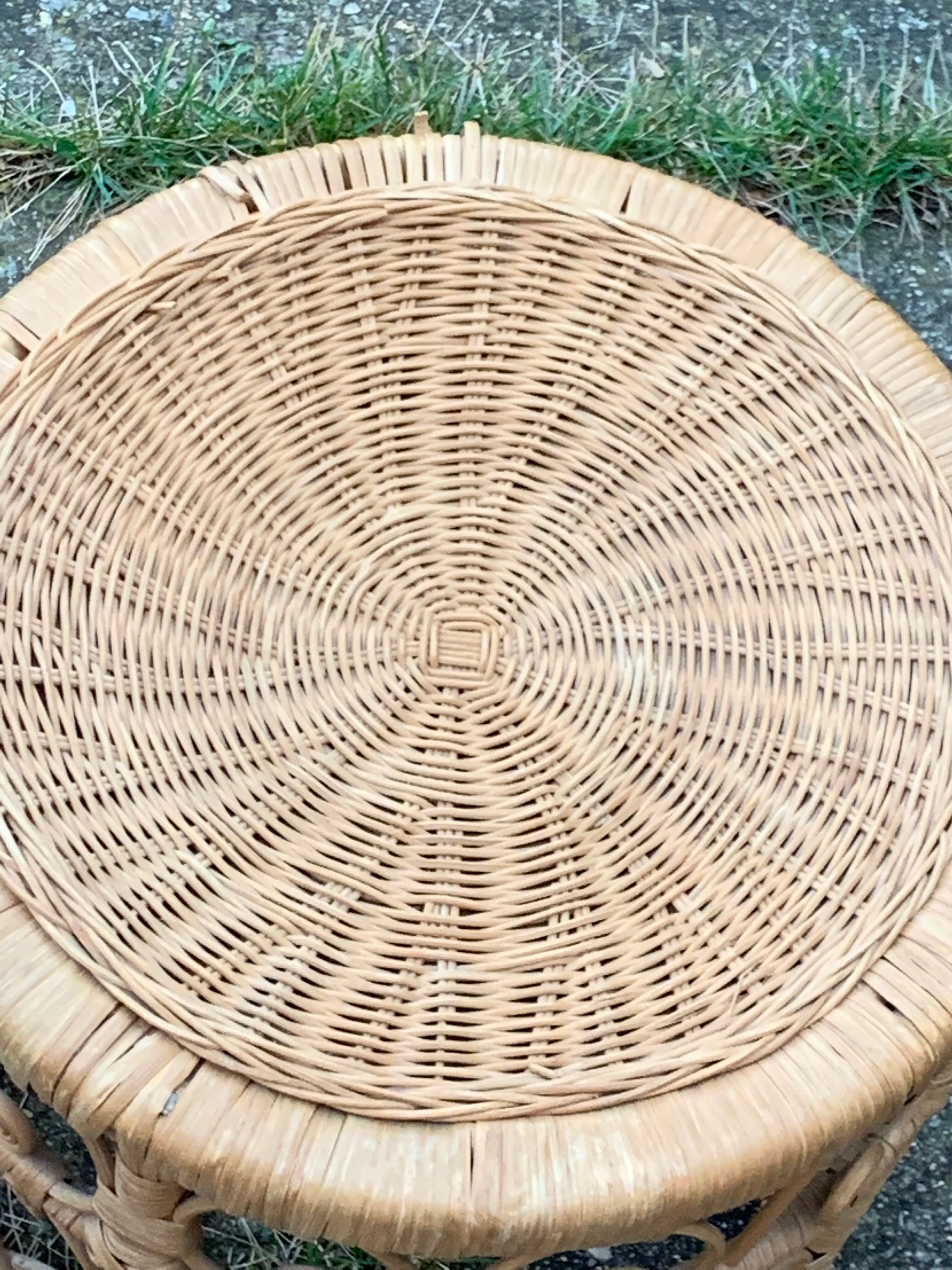 Side table in wicker rattan
