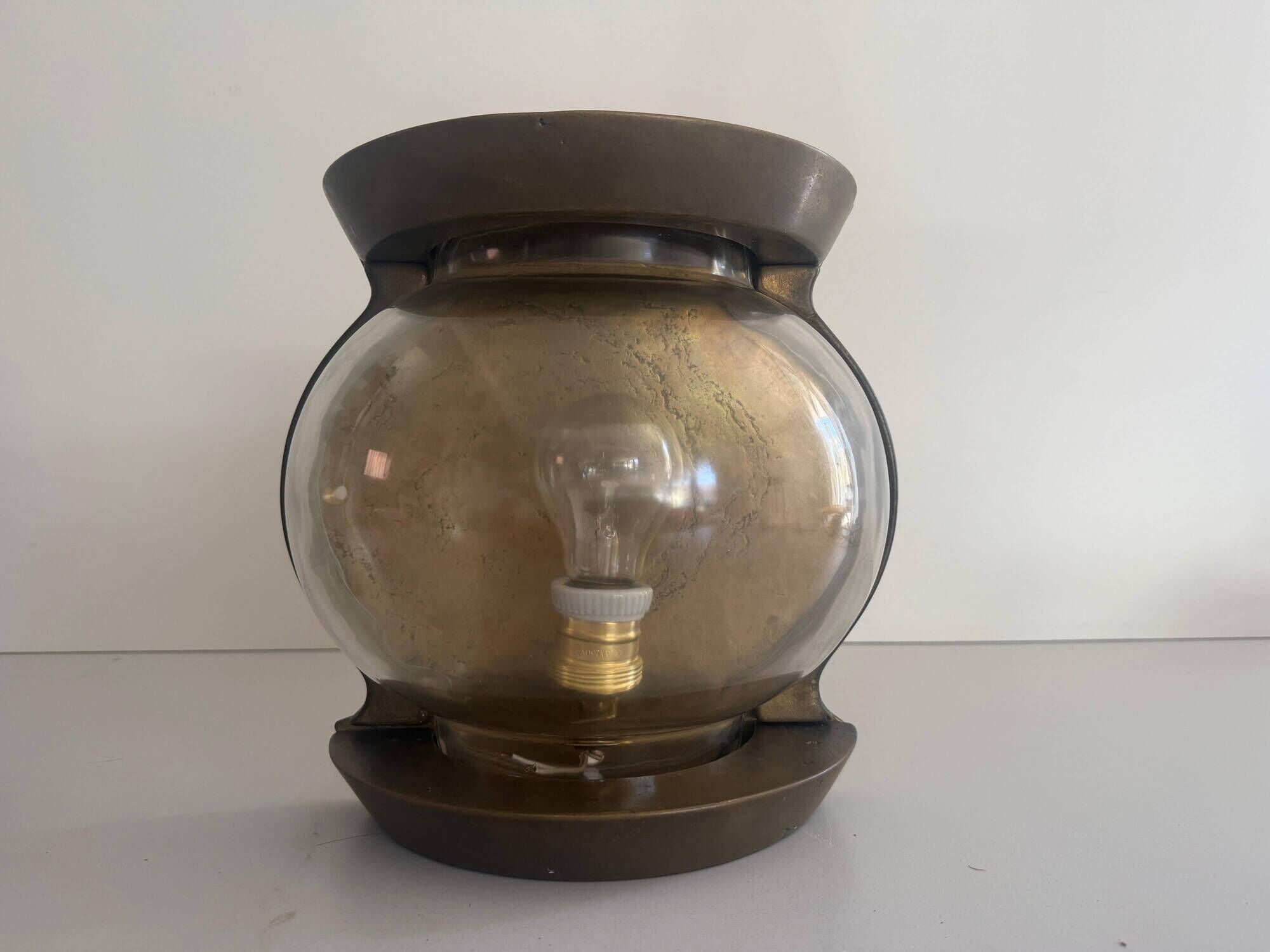 Pair of bronze and glass wall lights from the mid-century, 1960, Italy.