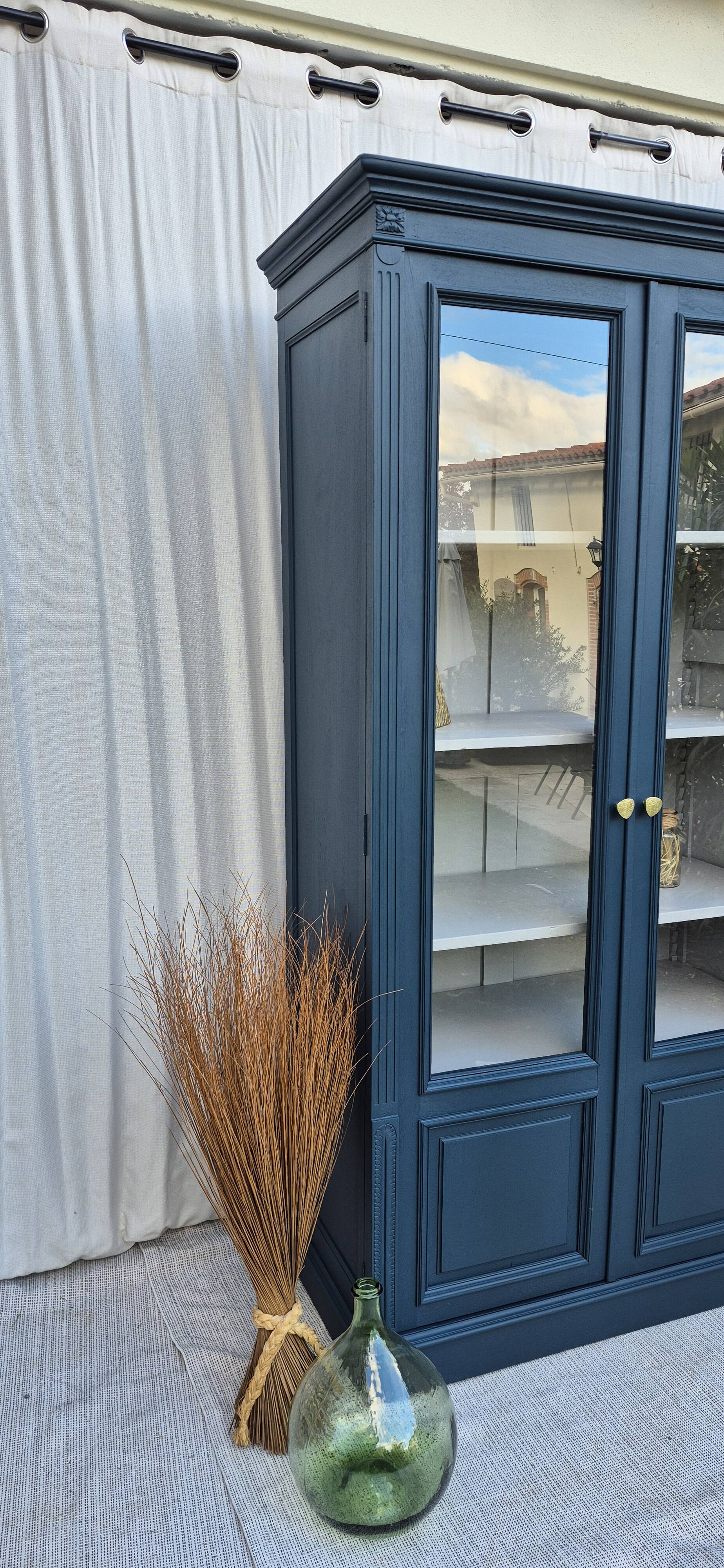 Glass-fronted dresser