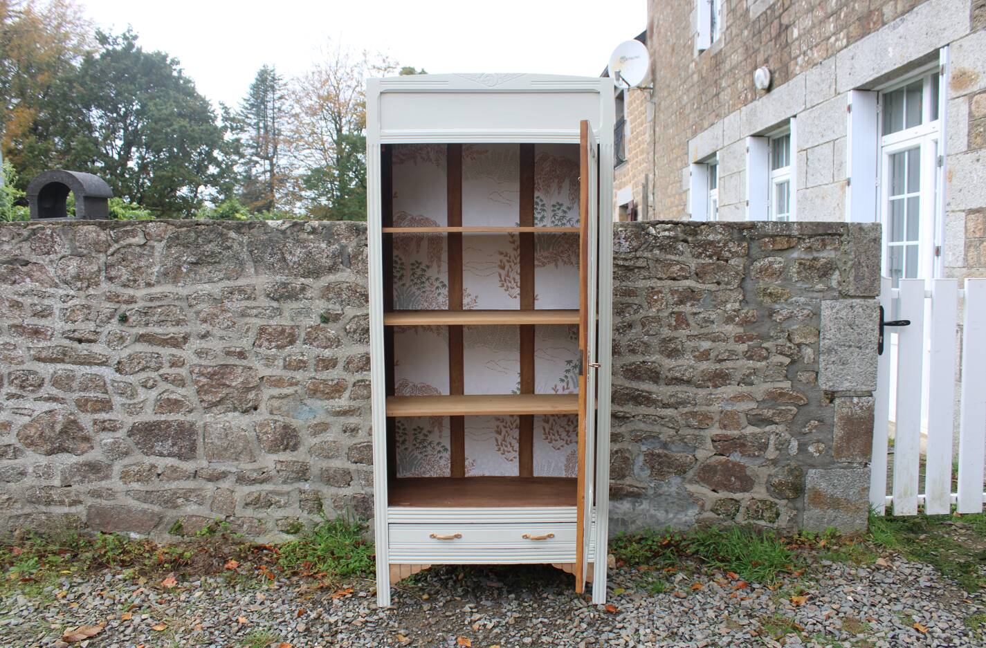Armoire vitrée parisienne vaisselier vintage