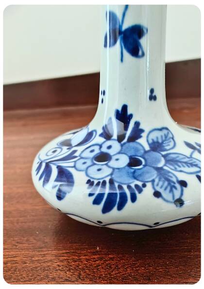 Petit vase / flacon de larmes en Delft bleu