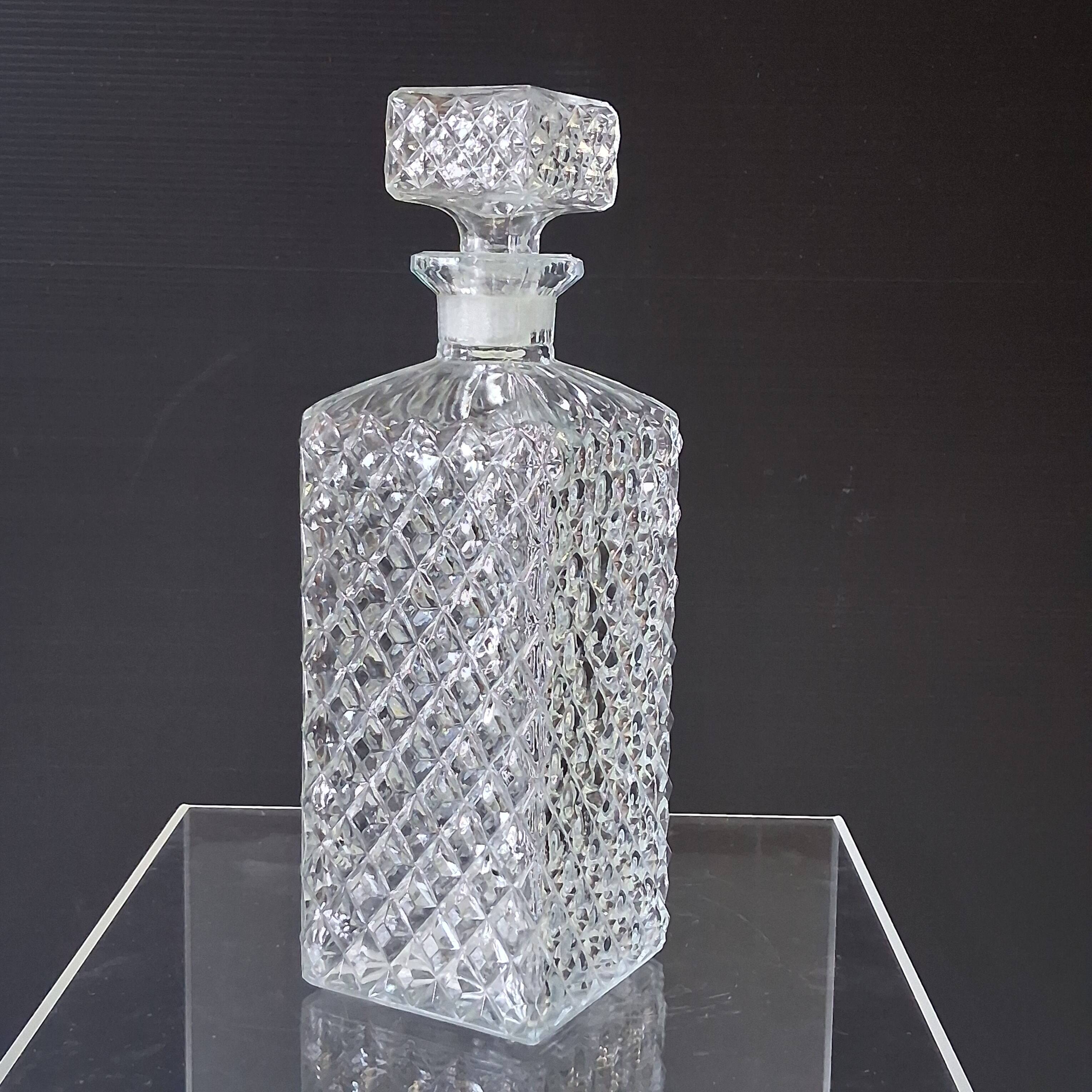 Very nice whisky or juice carafe in very good condition.