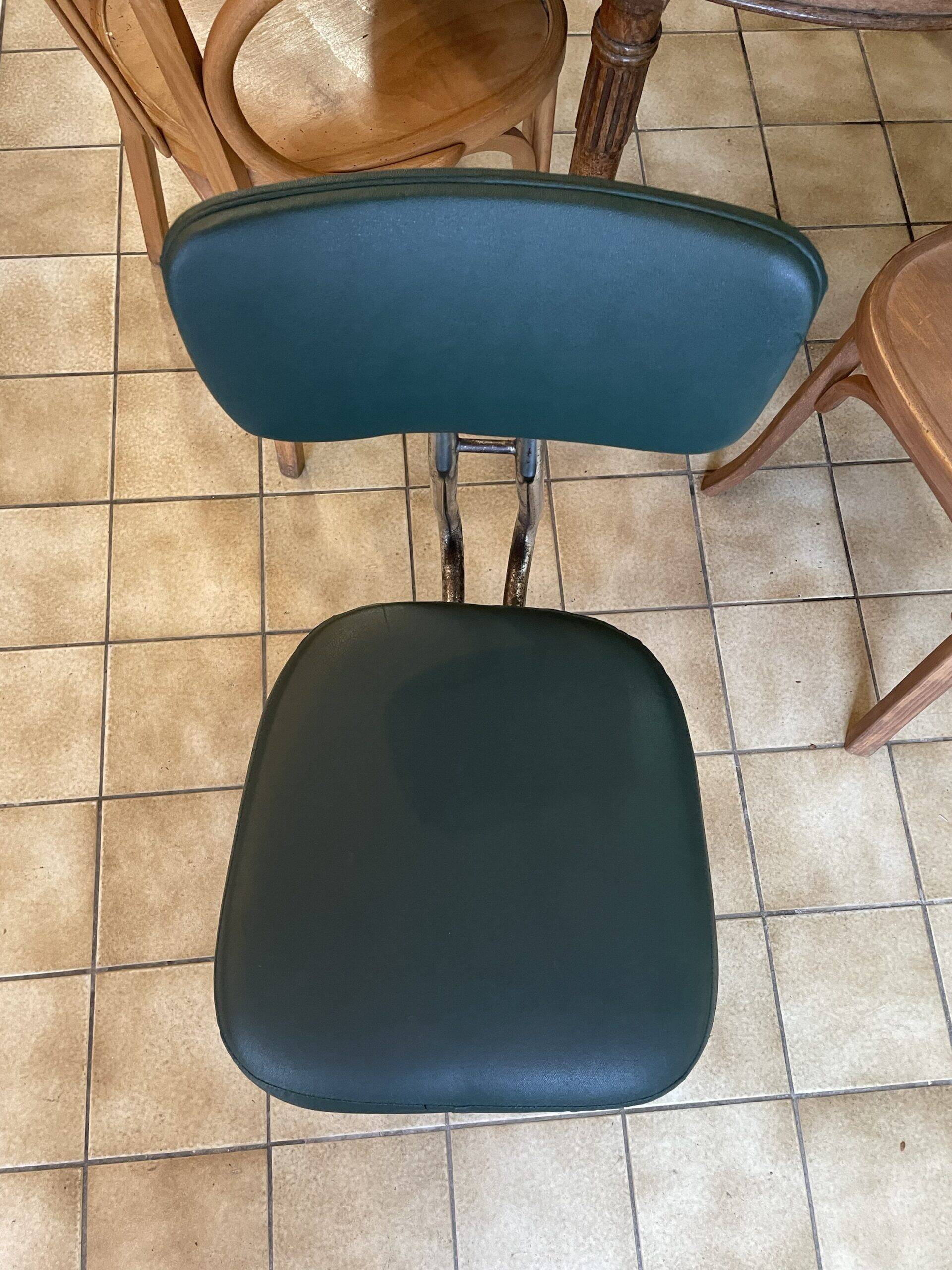 Pullman style workshop chair