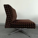 Paire de chauffeuses en tissu et acier chromé, années 60