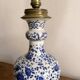 Ancien Lampe Poser Faïence Style Delft Motif Bleu Tulipe Floral