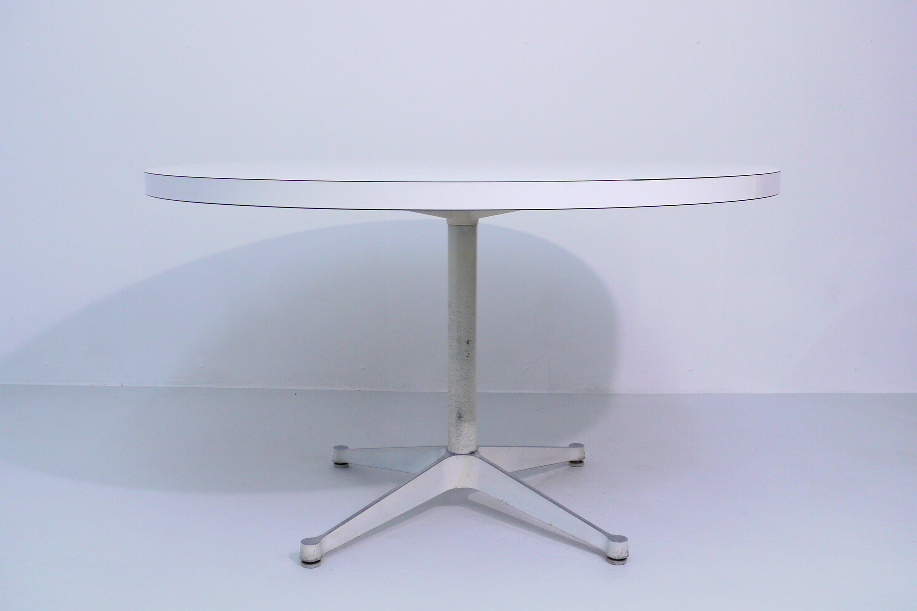 Dining set by Charles et Ray Eames for Herman Miller, 1970