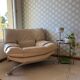 Fauteuil / Causeuse vintage cuir beige avec structure métal