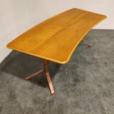 Table basse incurvée du milieu du siècle, années 1960