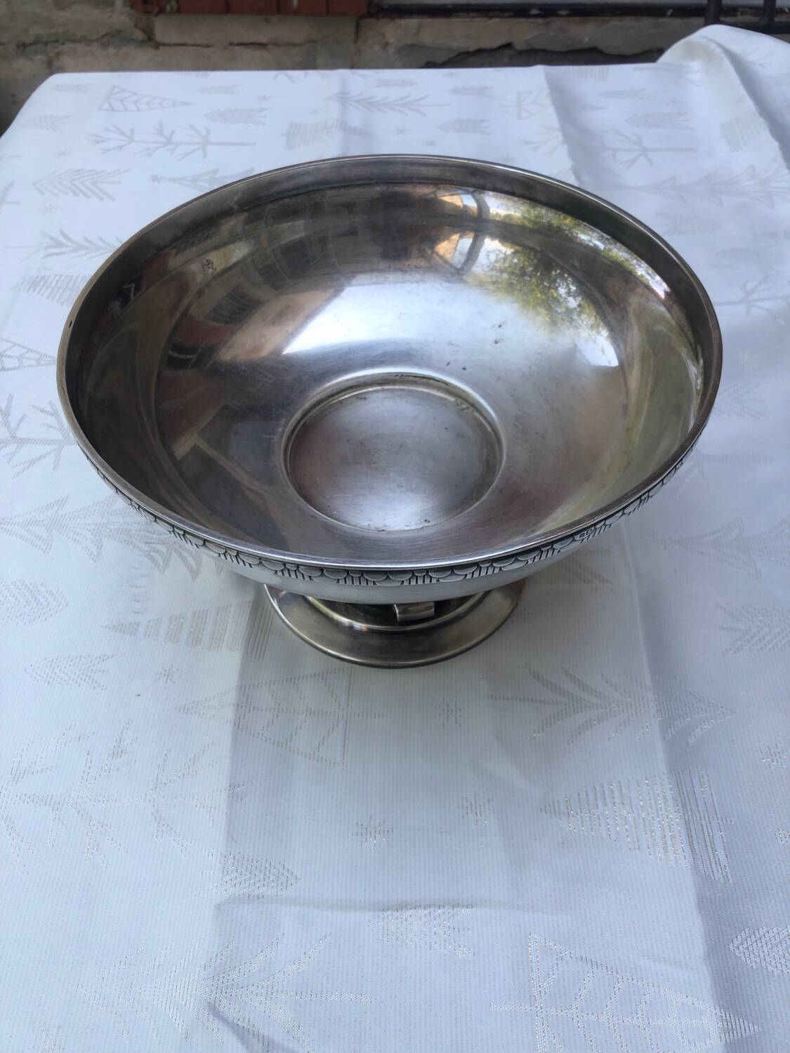 Vintage art deco cup in silver metal