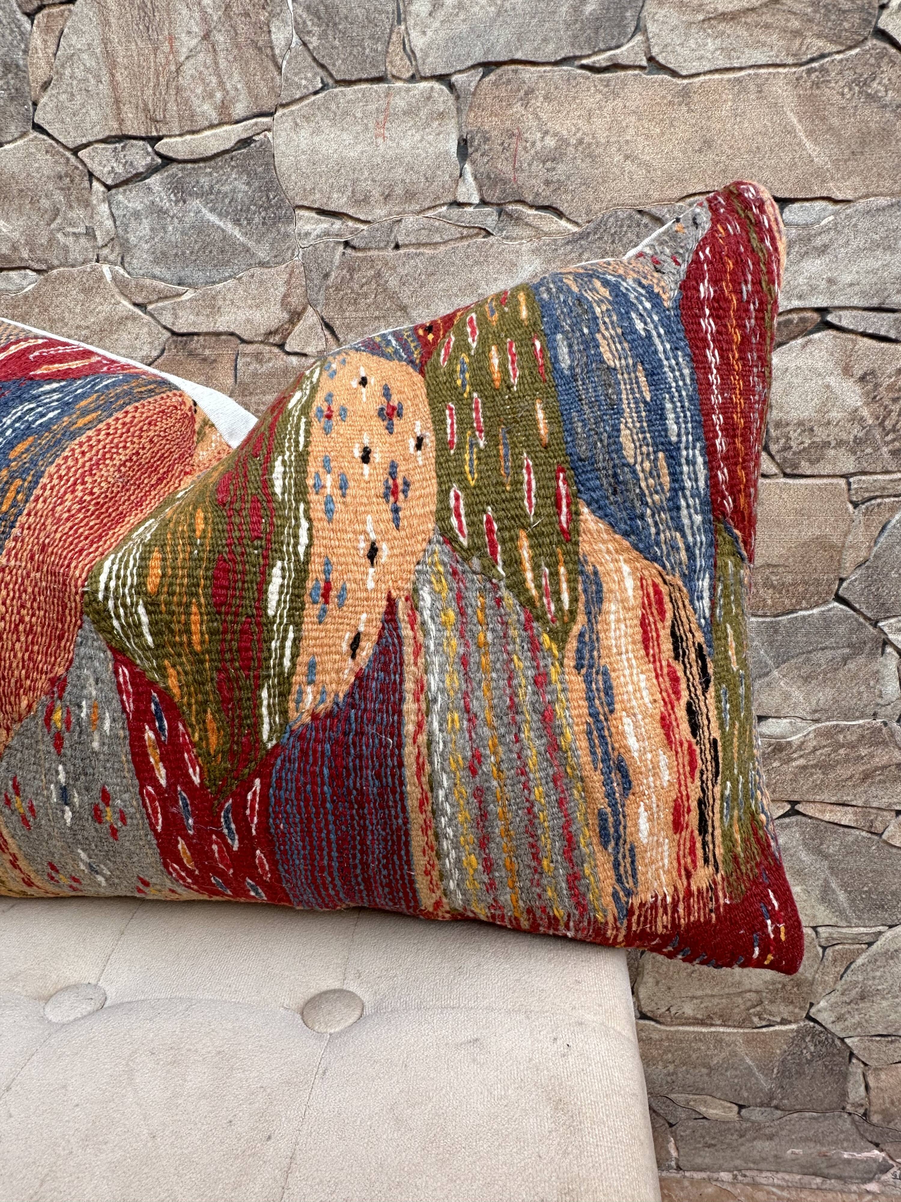 Magnifique coussin Kilim berbère vintage du Maroc