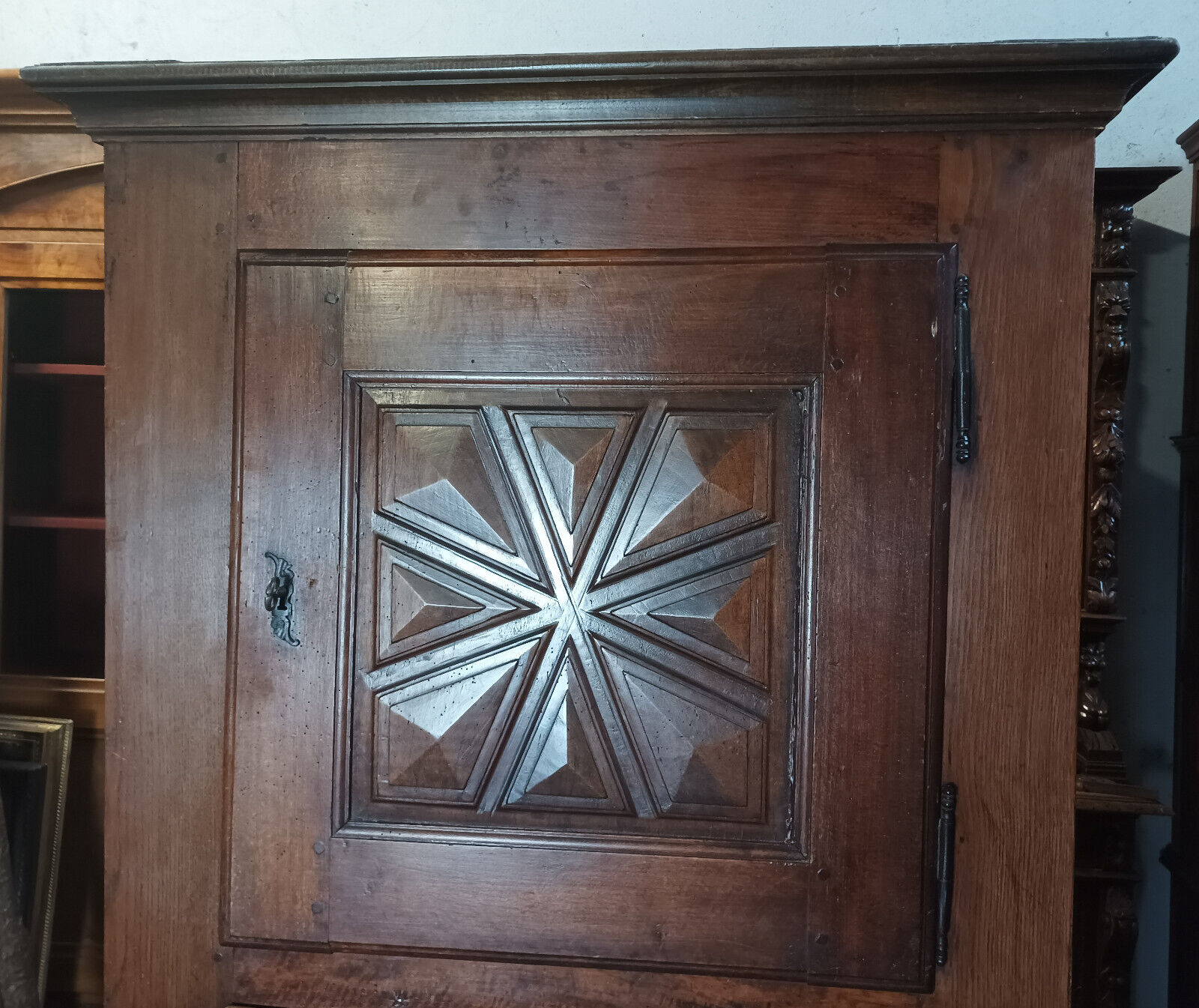 Standing man Louis XIII in oak 19th