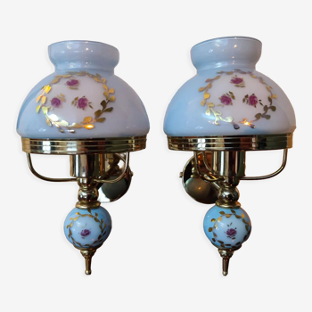 Paire d'appliques vintages en opaline bleue claire