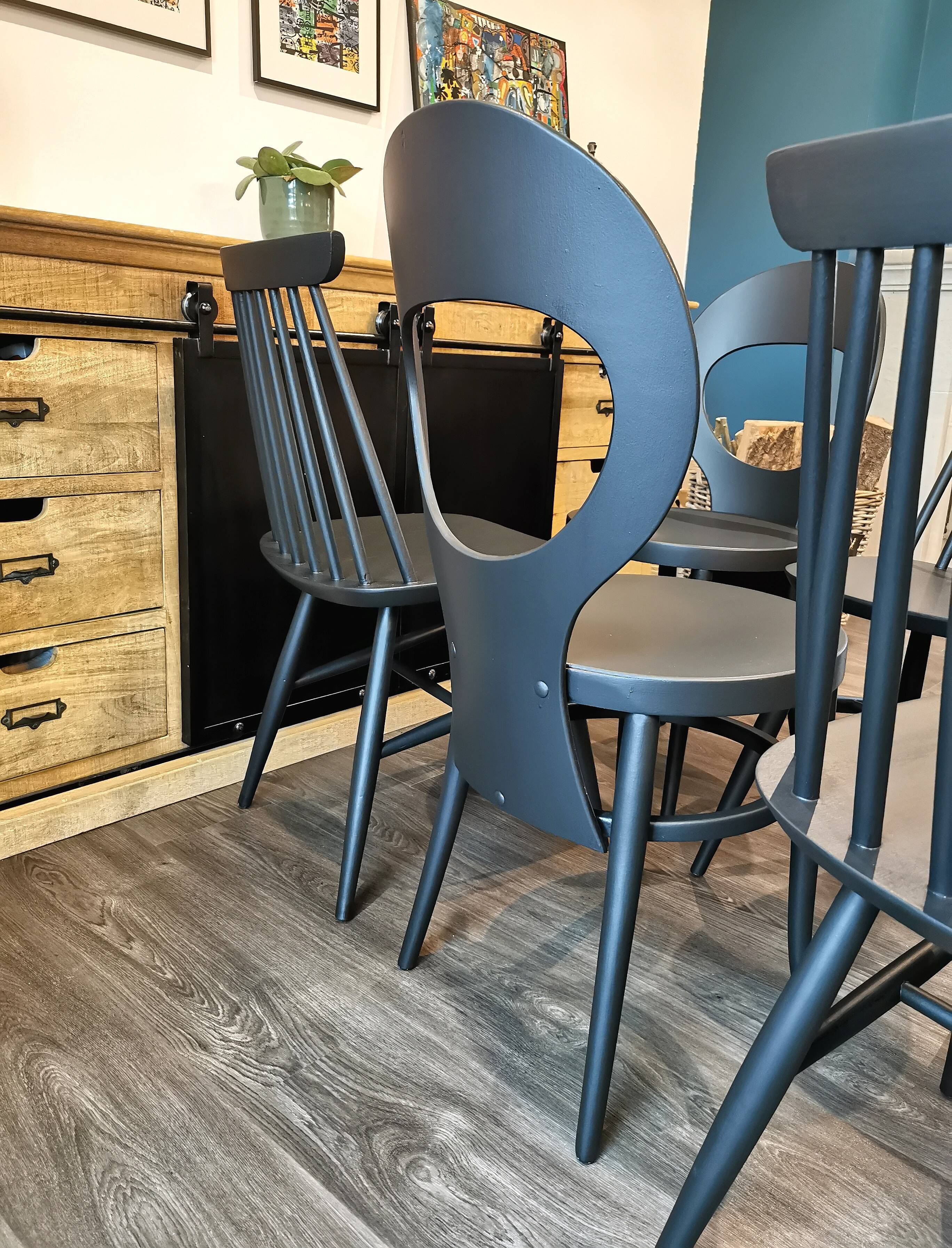 Series of 6 mismatched bistro chairs Baumann and Gizycko