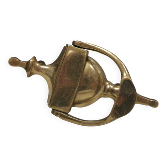 Ancien marteau de porte en laiton massif. Estimation : années 1960.