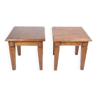 Ensemble de tables d'appoint en bois poli des années 1970