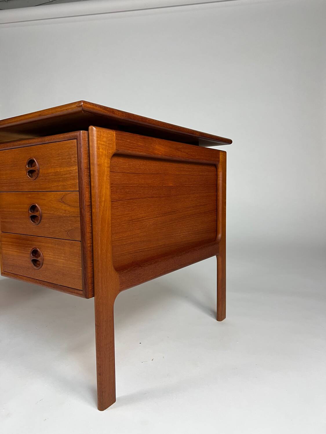 Bureau en teck design danois autoportant Gasvig Møbler vintage milieu du siècle